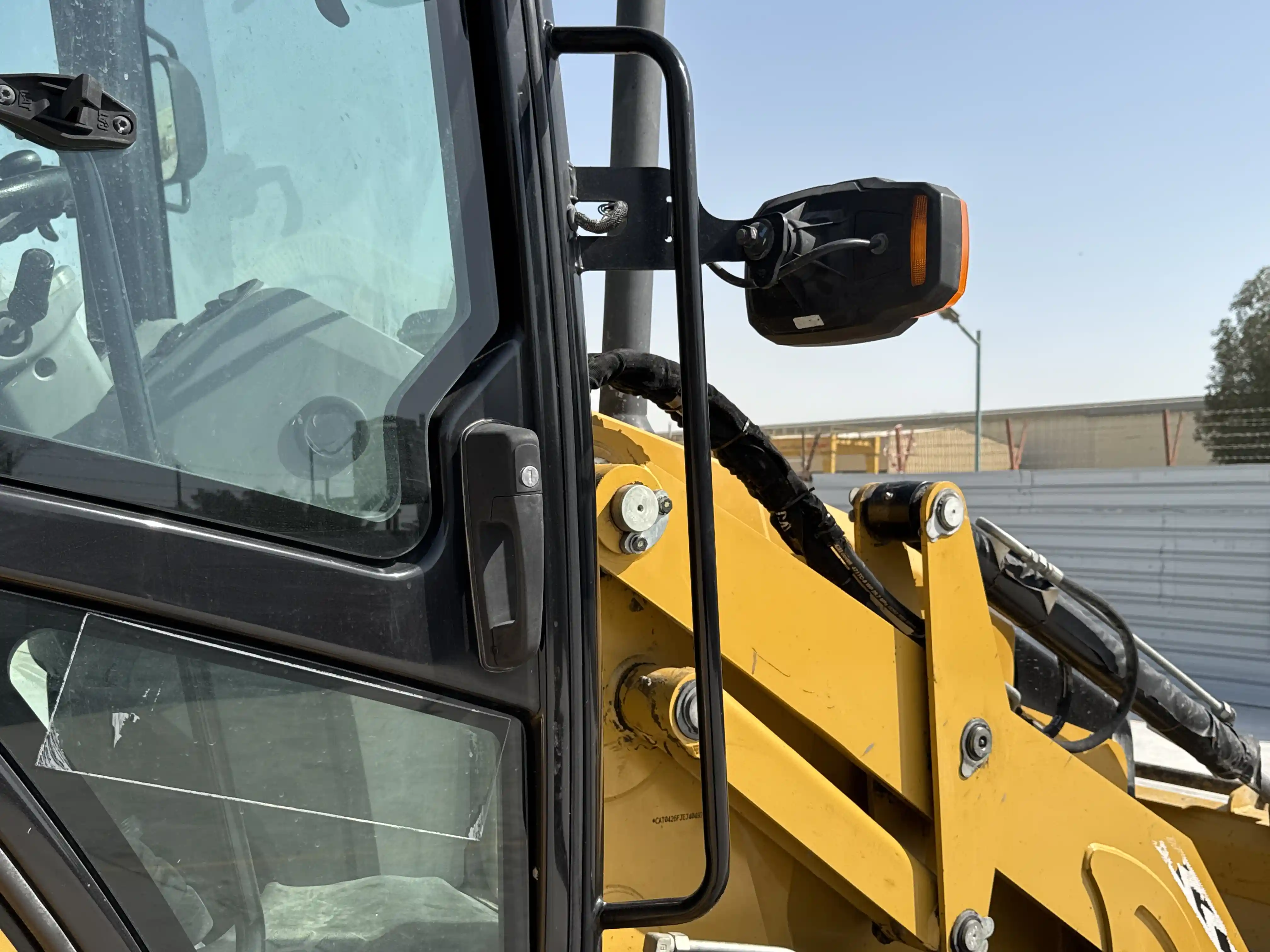 BHL-001-Cat-426F2-backhoe-loader-inspection-structure-handrails-2