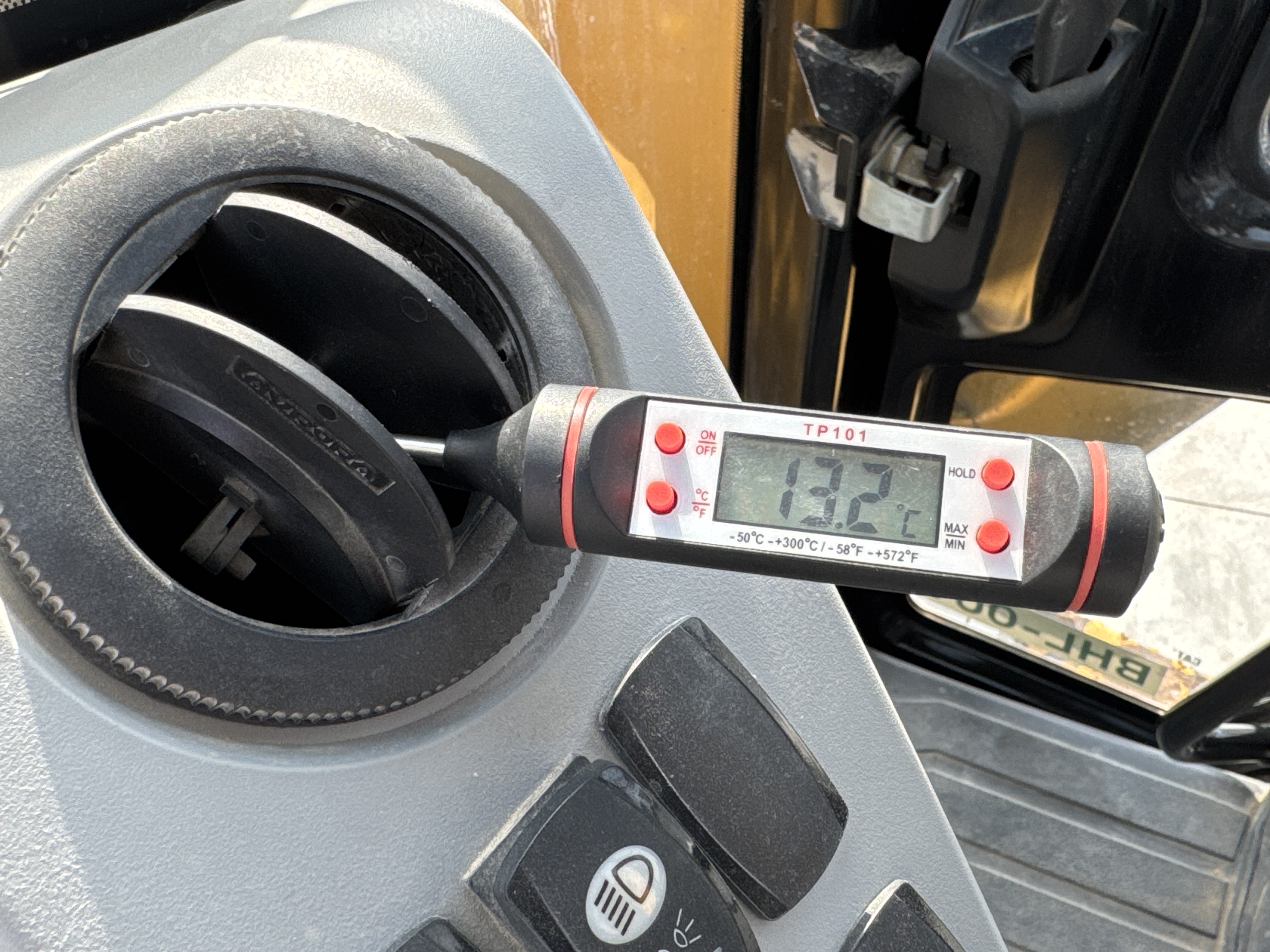 BHL-001-Cat-426F2-backhoe-loader-inspection-air-conditioning-cooling-system