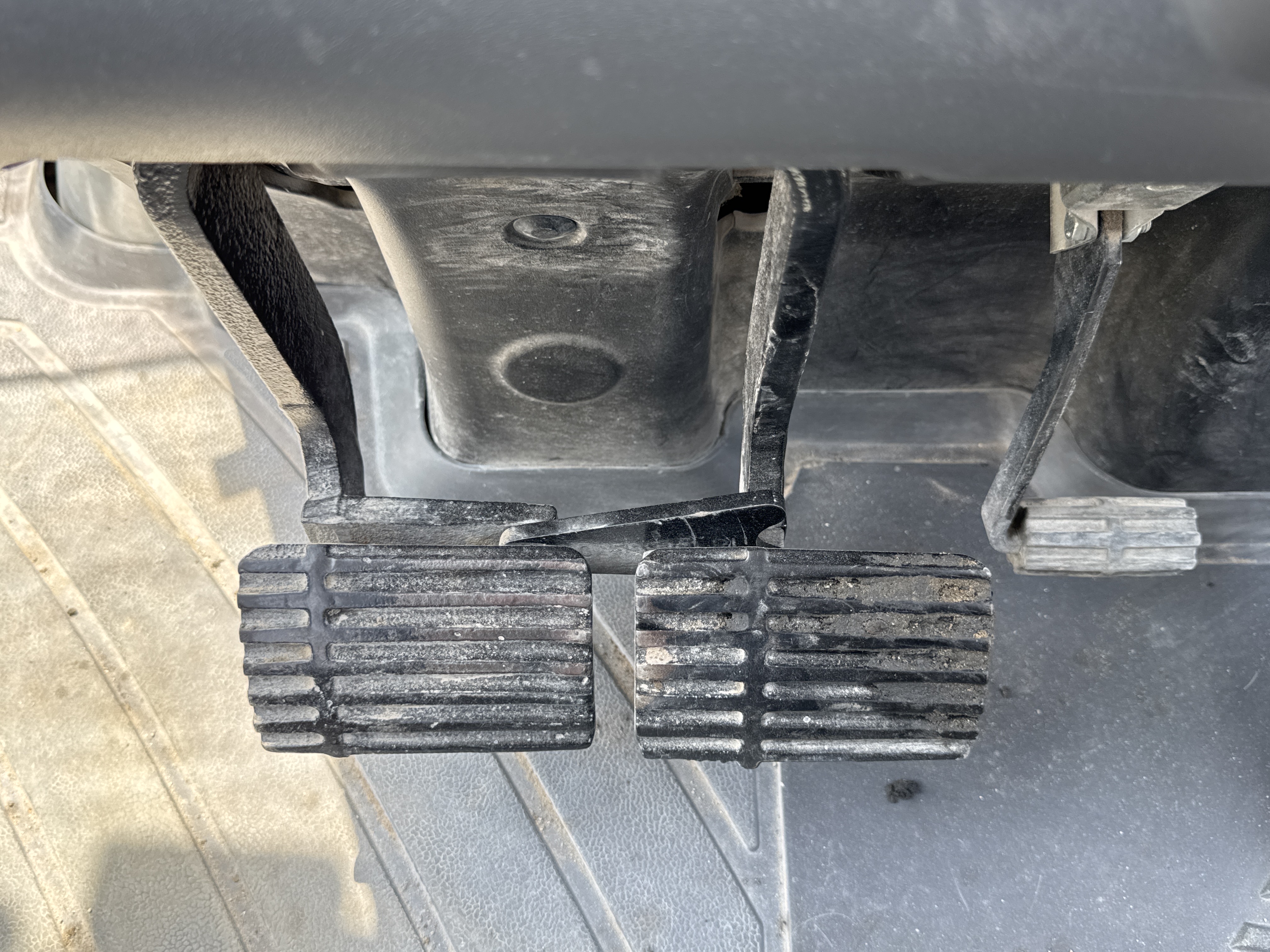BHL-001-Cat-426F2-backhoe-loader-inspection-cabin-pedals-1