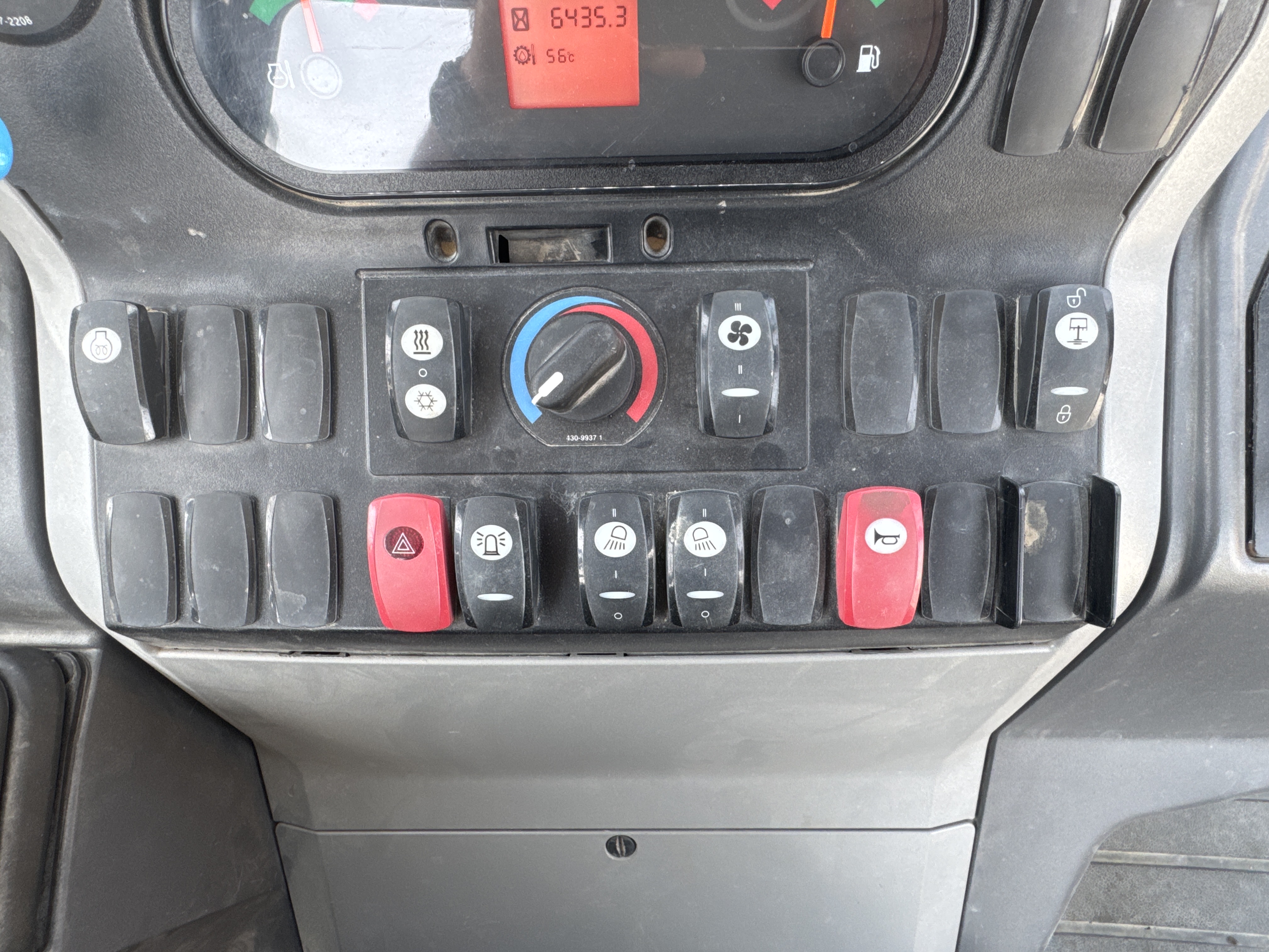 BHL-001-Cat-426F2-backhoe-loader-inspection-cabin-electronic-instrument-board-1