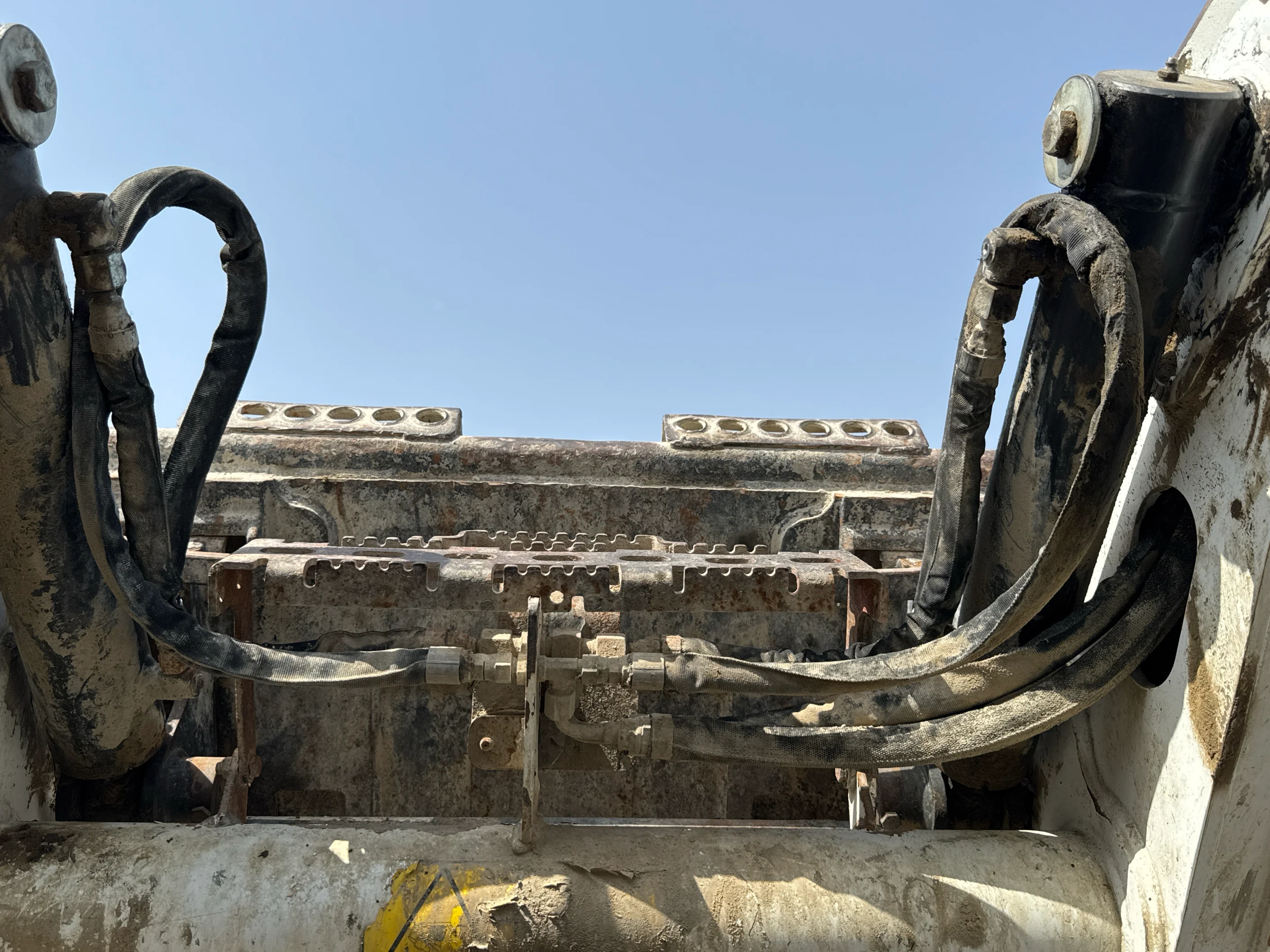 SSL-009-Bobcat-S510-skid-steer-loader-inspection-hydraulics-hydraulic-hoses-and-lines-4