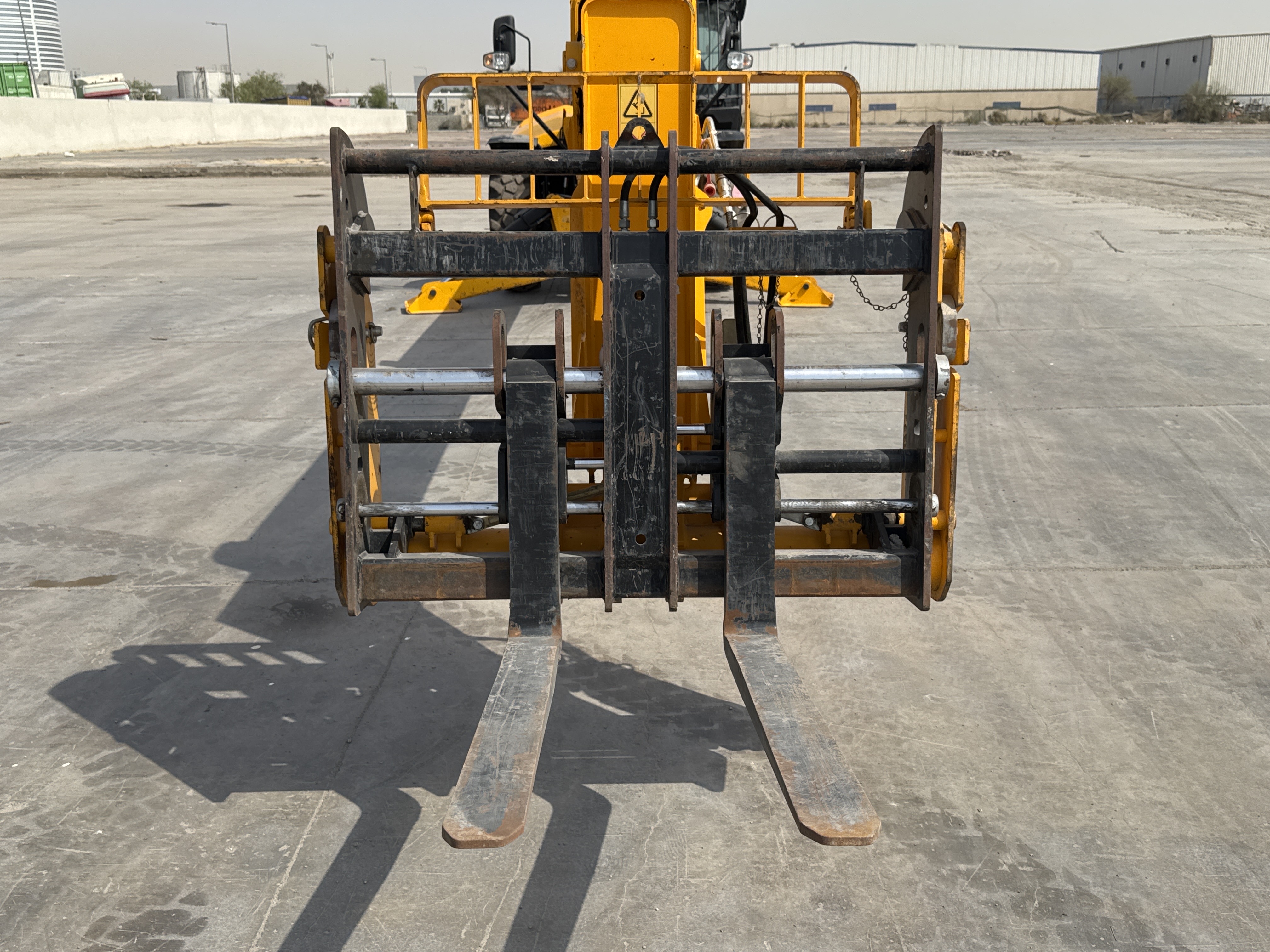 THM-001-JCB-540-170-telehandler-inspection-attachments-lifting-attachment-1