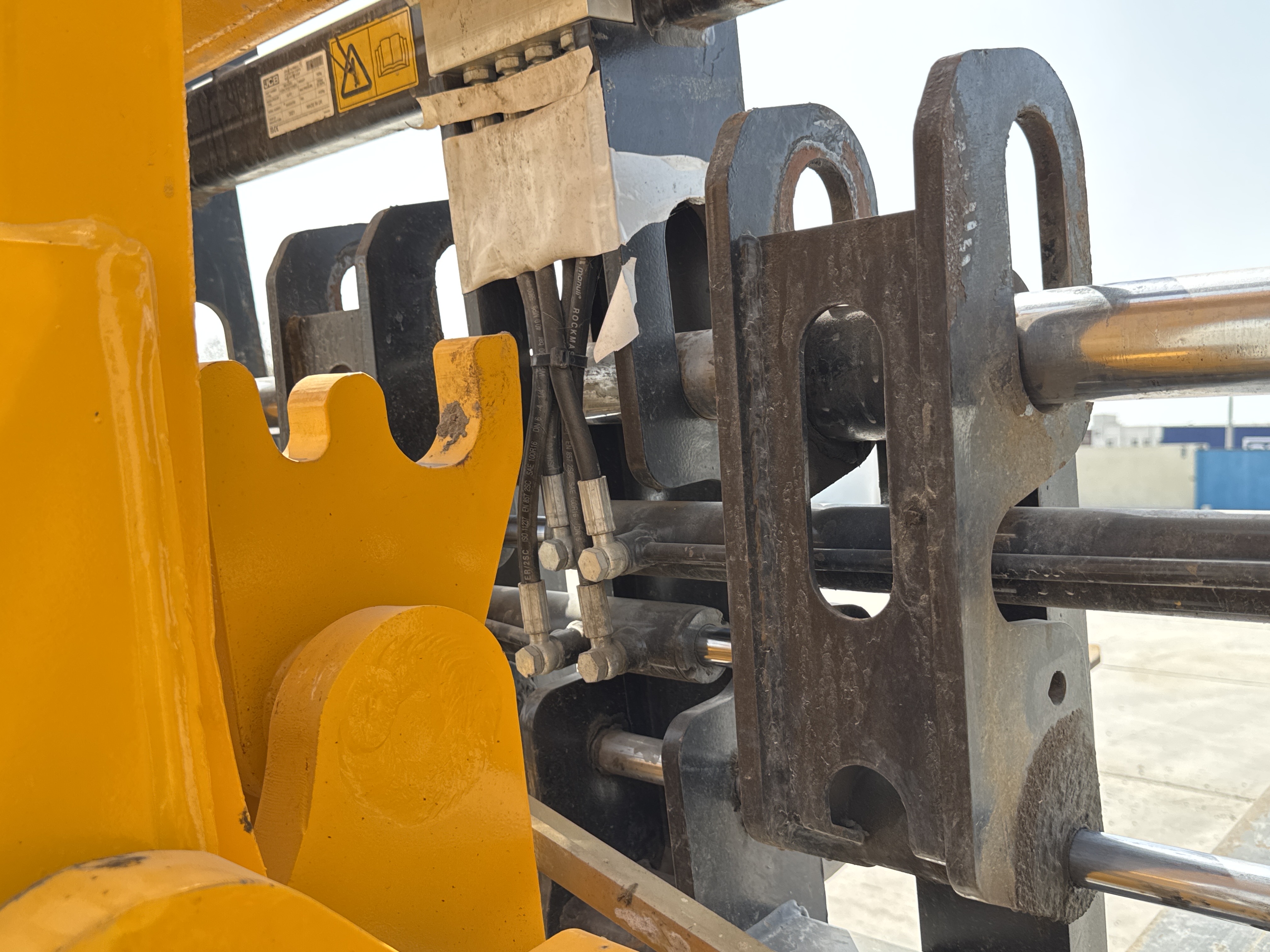 THM-001-JCB-540-170-telehandler-inspection-attachments-lifting-attachment-3