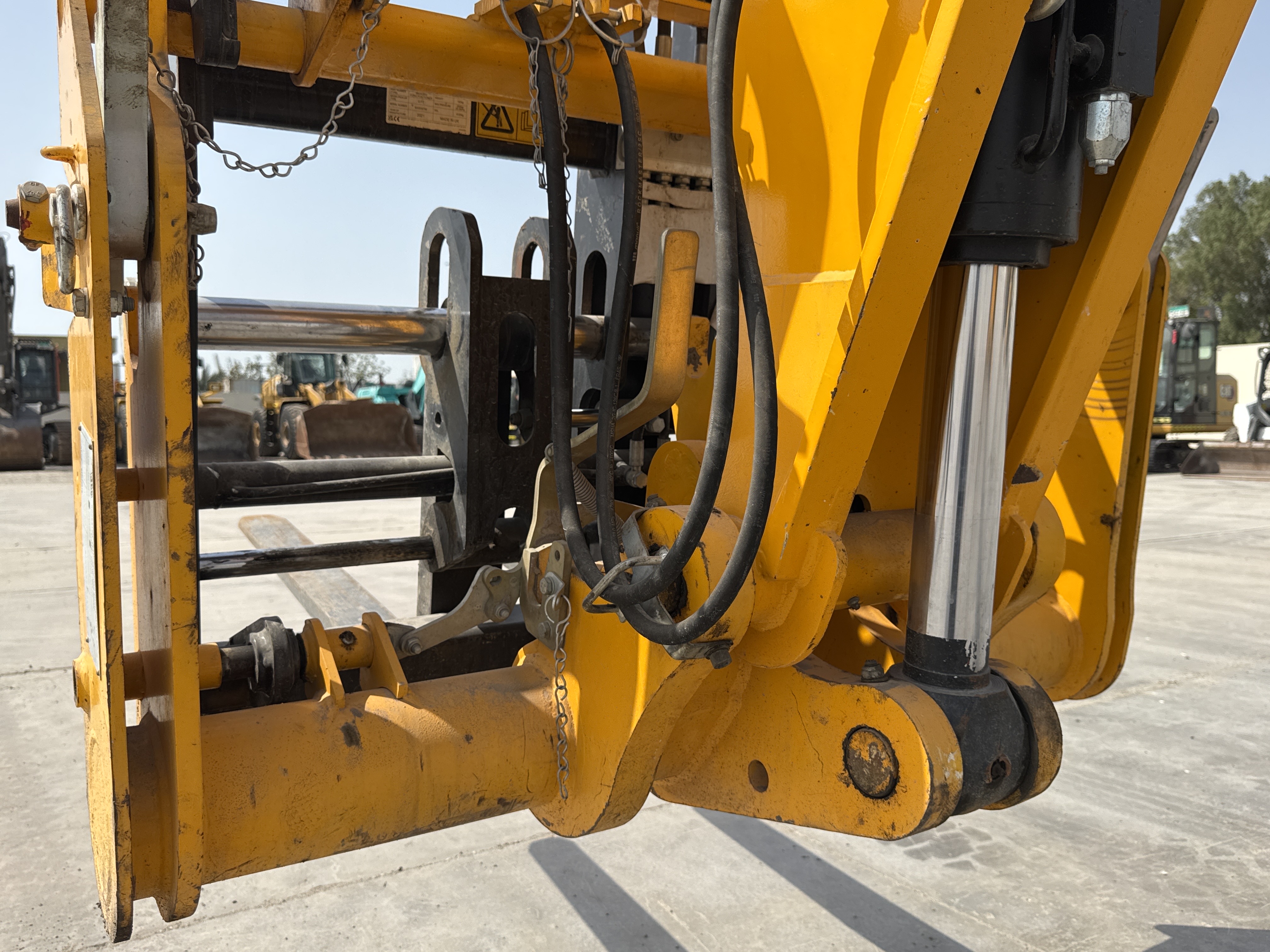 THM-001-JCB-540-170-telehandler-inspection-attachments-lifting-attachment-4