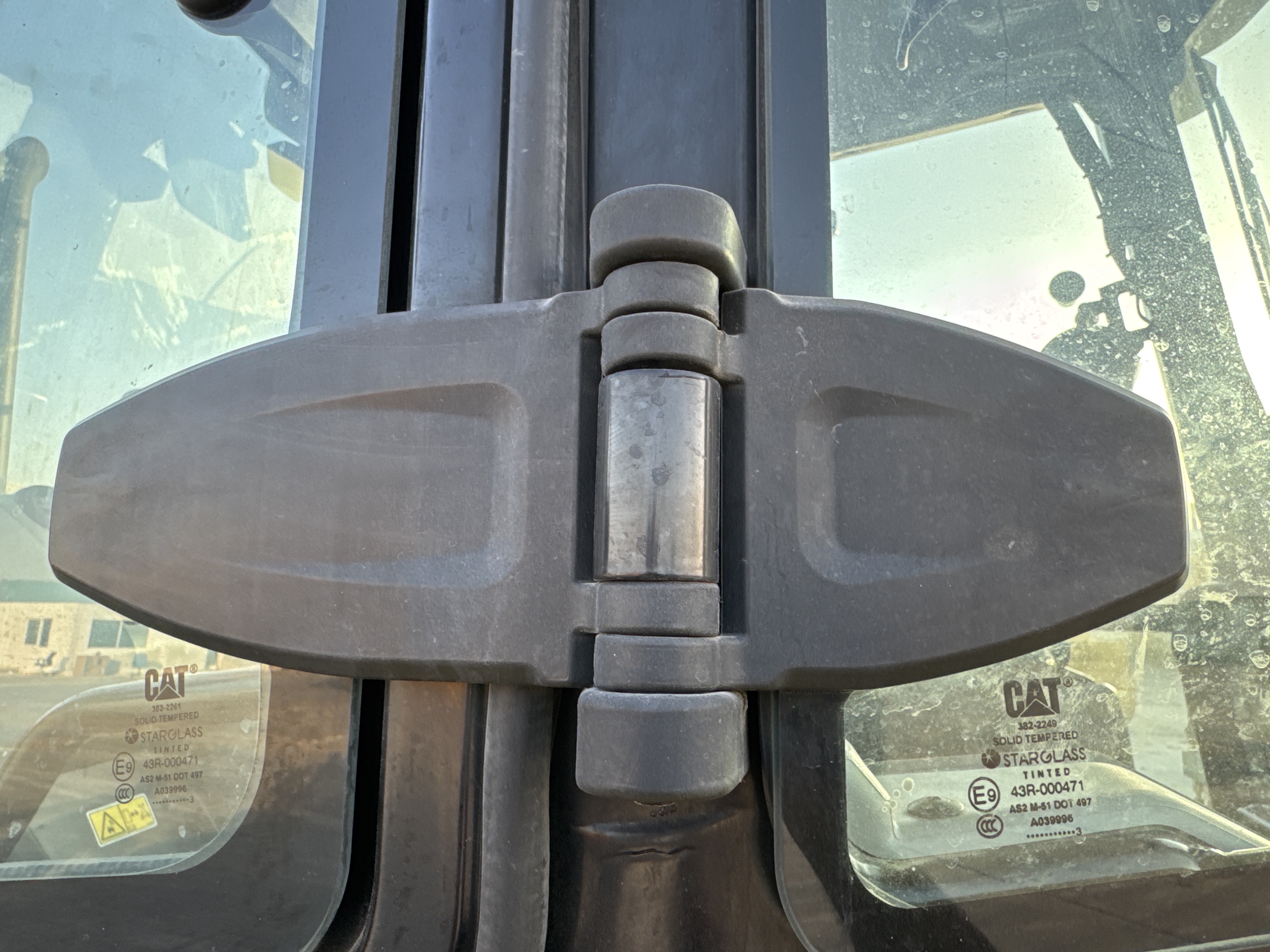 BHL-002- Cat-428-backhoe-loader-inspection-structure-doors-2