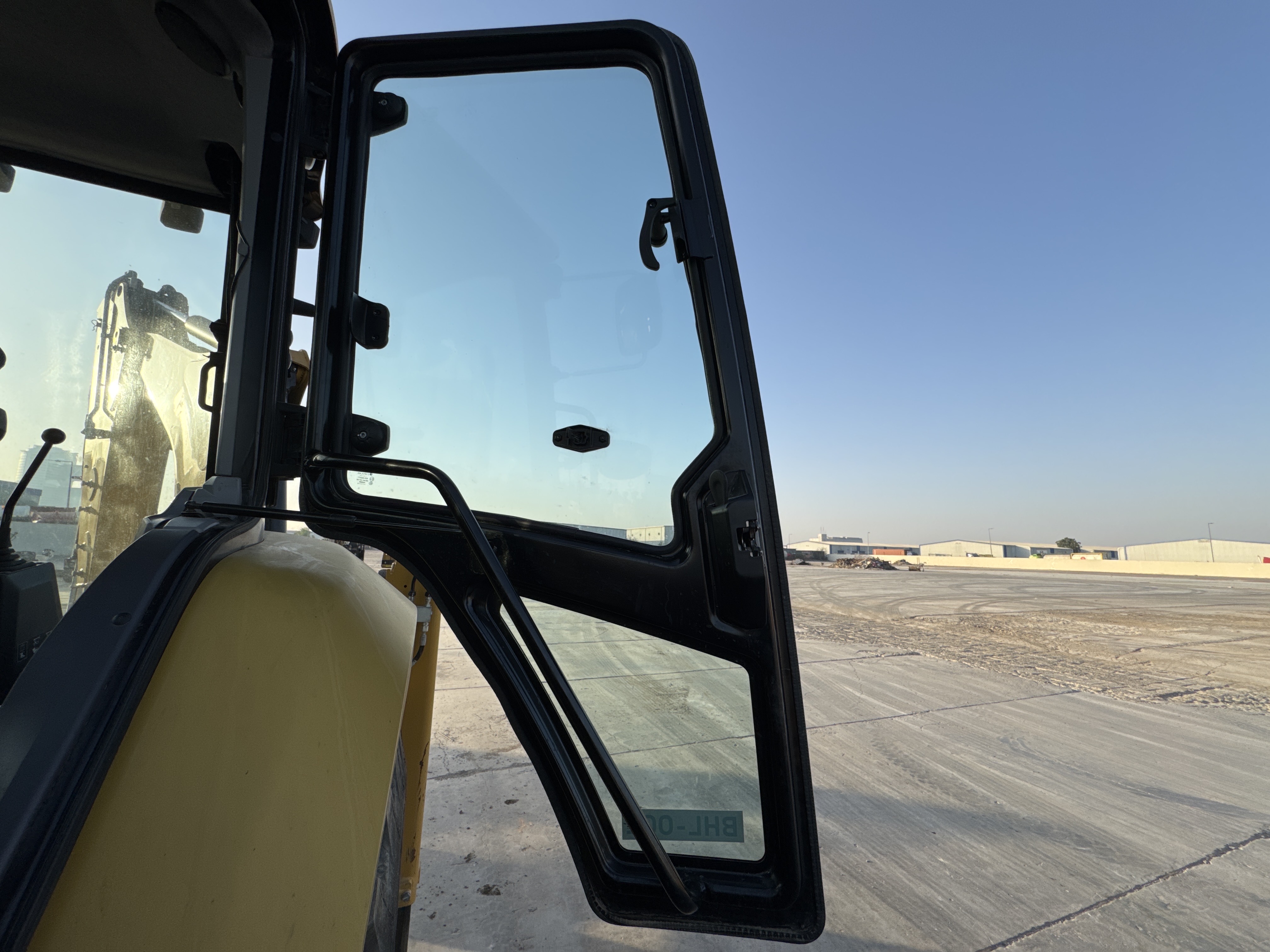 BHL-002- Cat-428-backhoe-loader-inspection-structure-doors-3