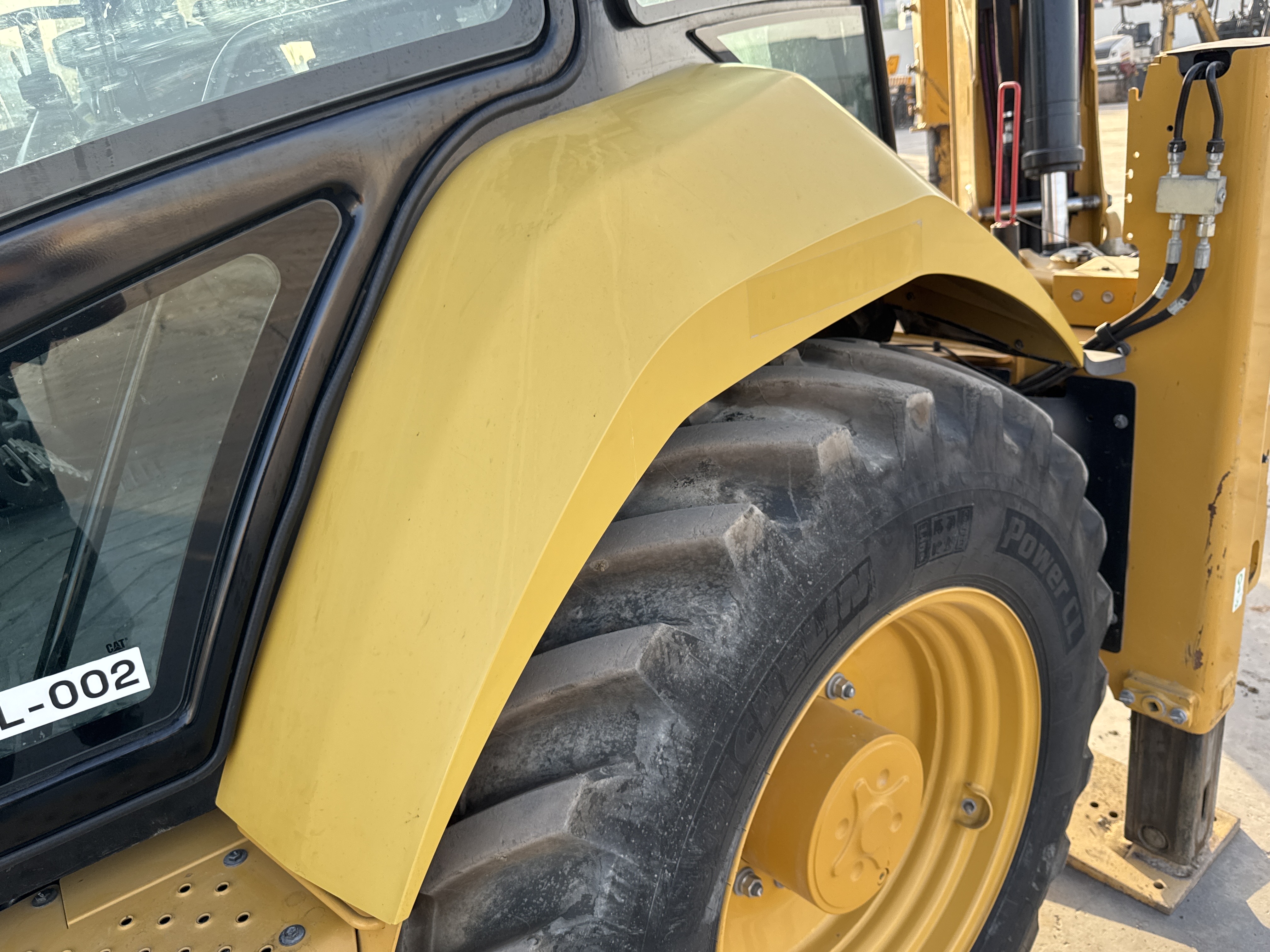 BHL-002- Cat-428-backhoe-loader-inspection-structure-sheet-metal-fiberglass-1