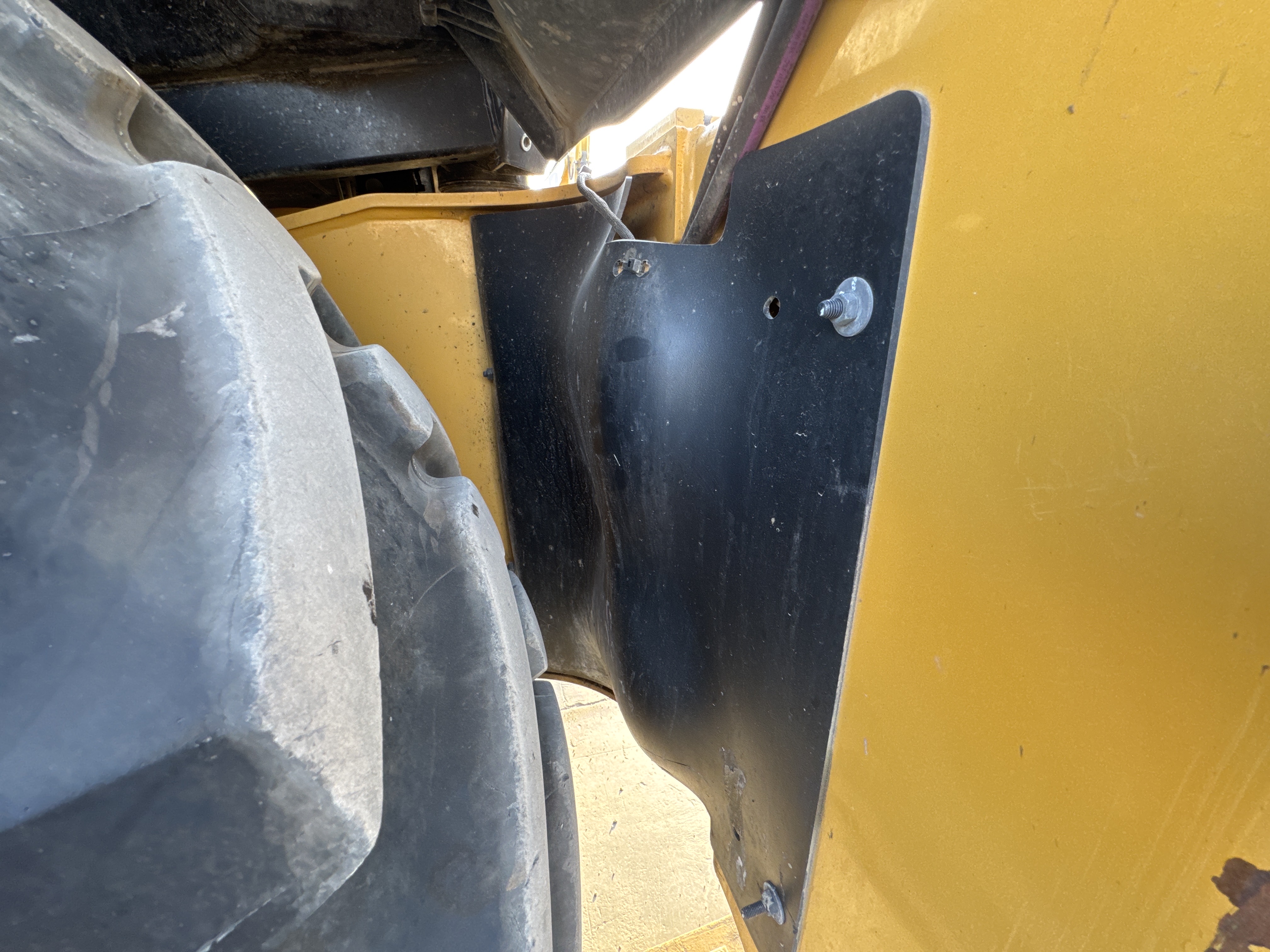 BHL-002- Cat-428-backhoe-loader-inspection-structure-sheet-metal-fiberglass-3