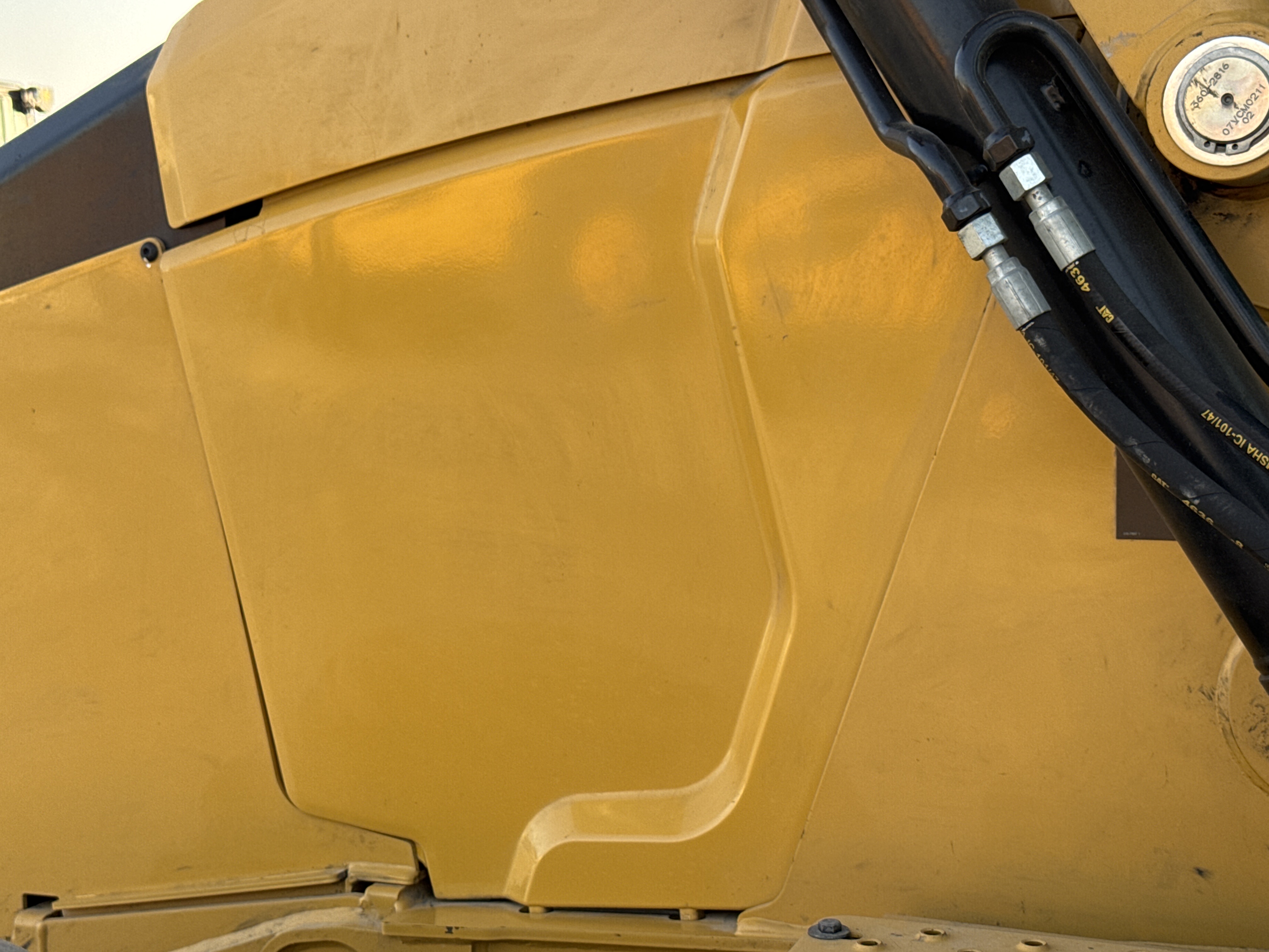 BHL-002- Cat-428-backhoe-loader-inspection-structure-sheet-metal-fiberglass-4