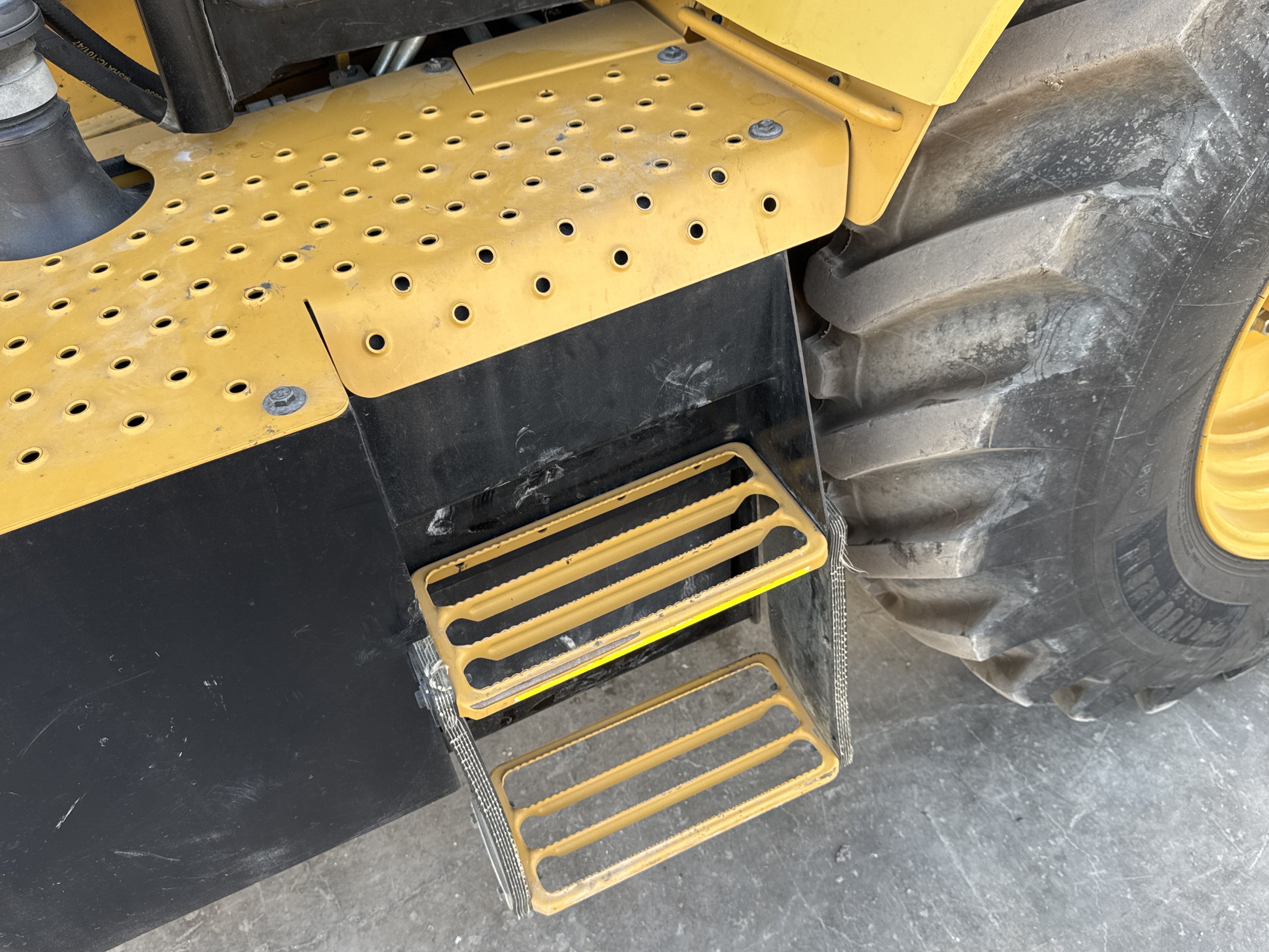 BHL-002- Cat-428-backhoe-loader-inspection-structure-steps-ladders-1