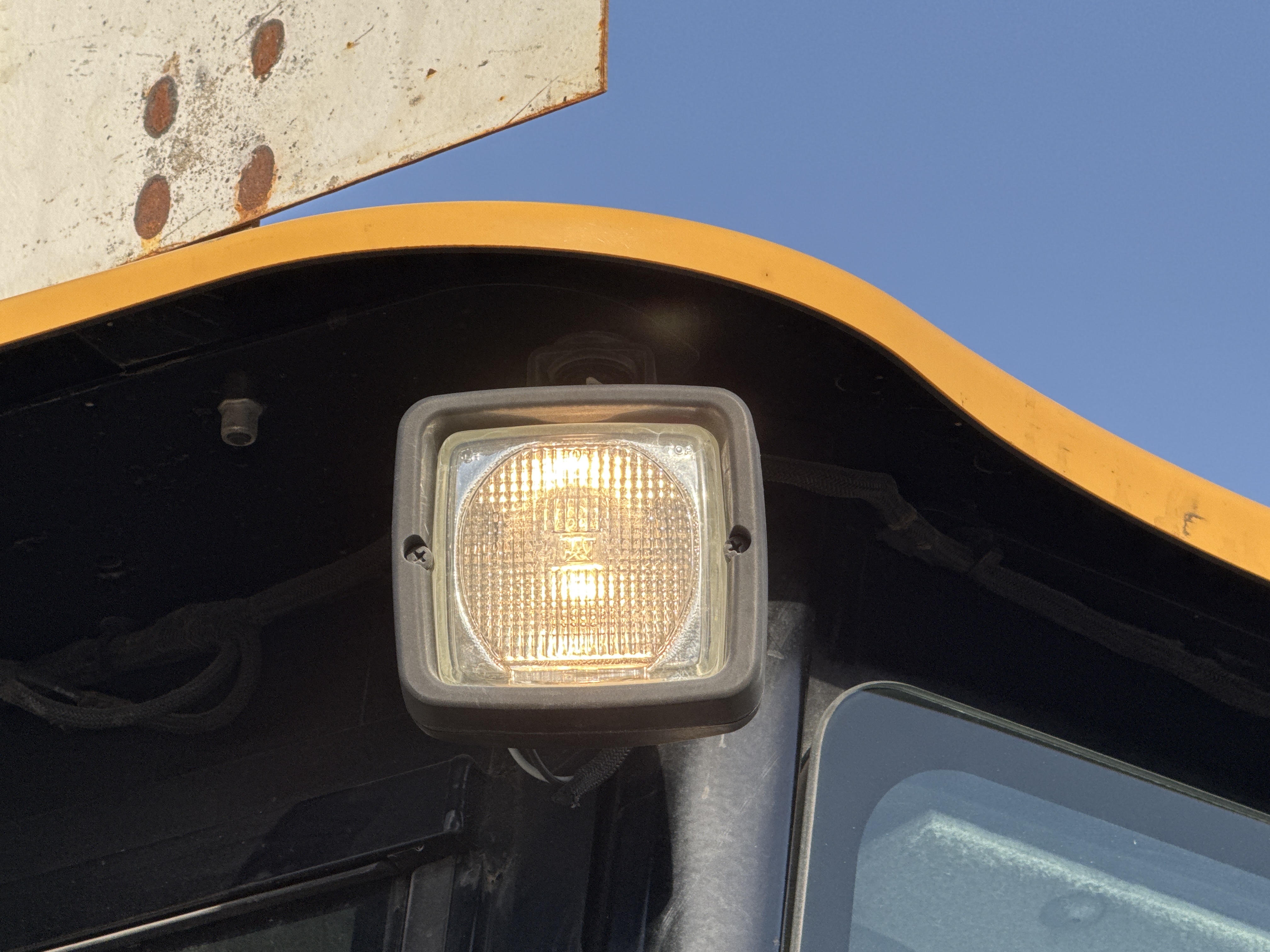BHL-002- Cat-428-backhoe-loader-inspection-electronic-lights-and-signals-4