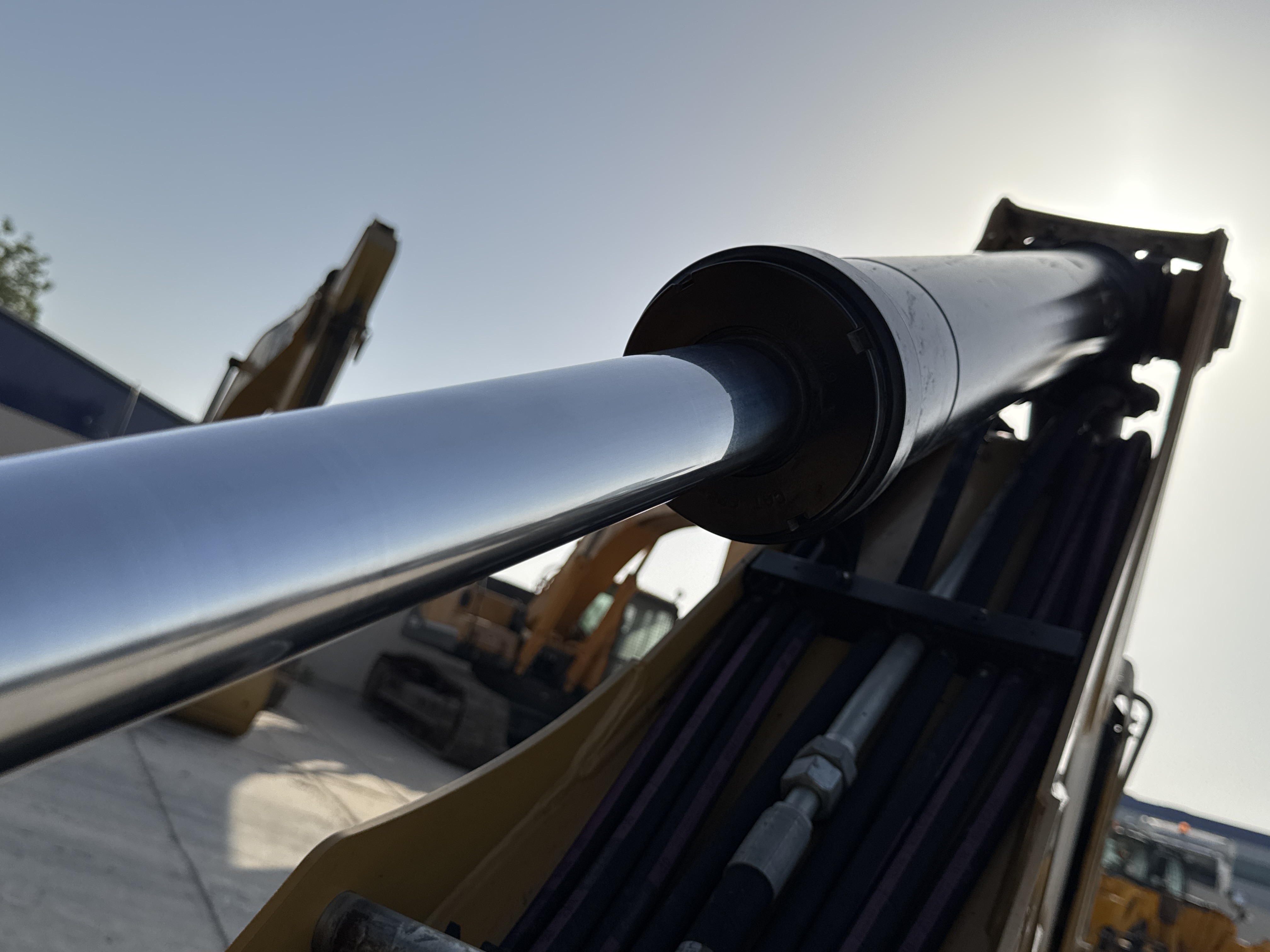 BHL-002- Cat-428-backhoe-loader-inspection-hydraulics-backhoe-boom-cylinder-2