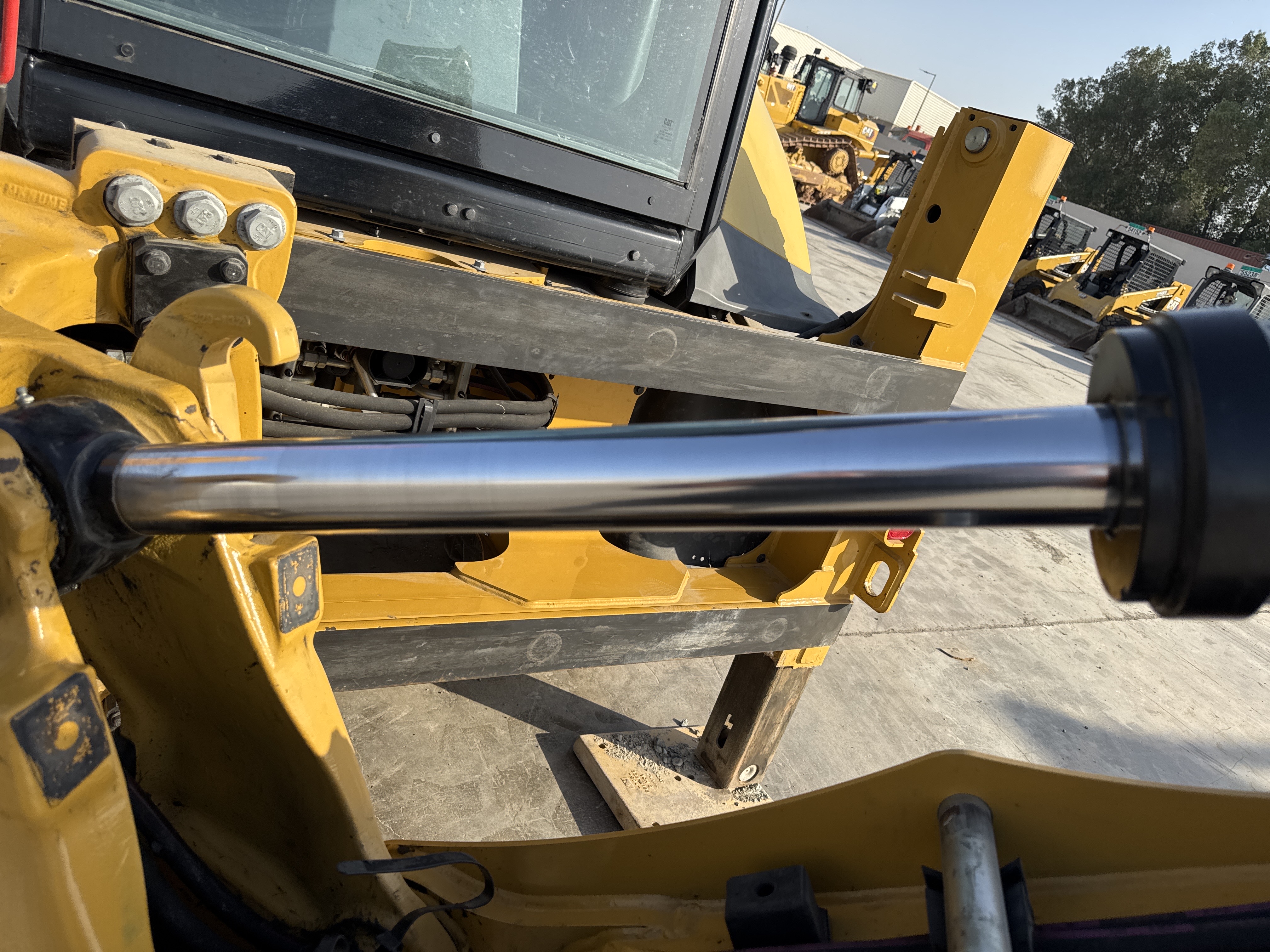 BHL-002- Cat-428-backhoe-loader-inspection-hydraulics-backhoe-boom-cylinder-3