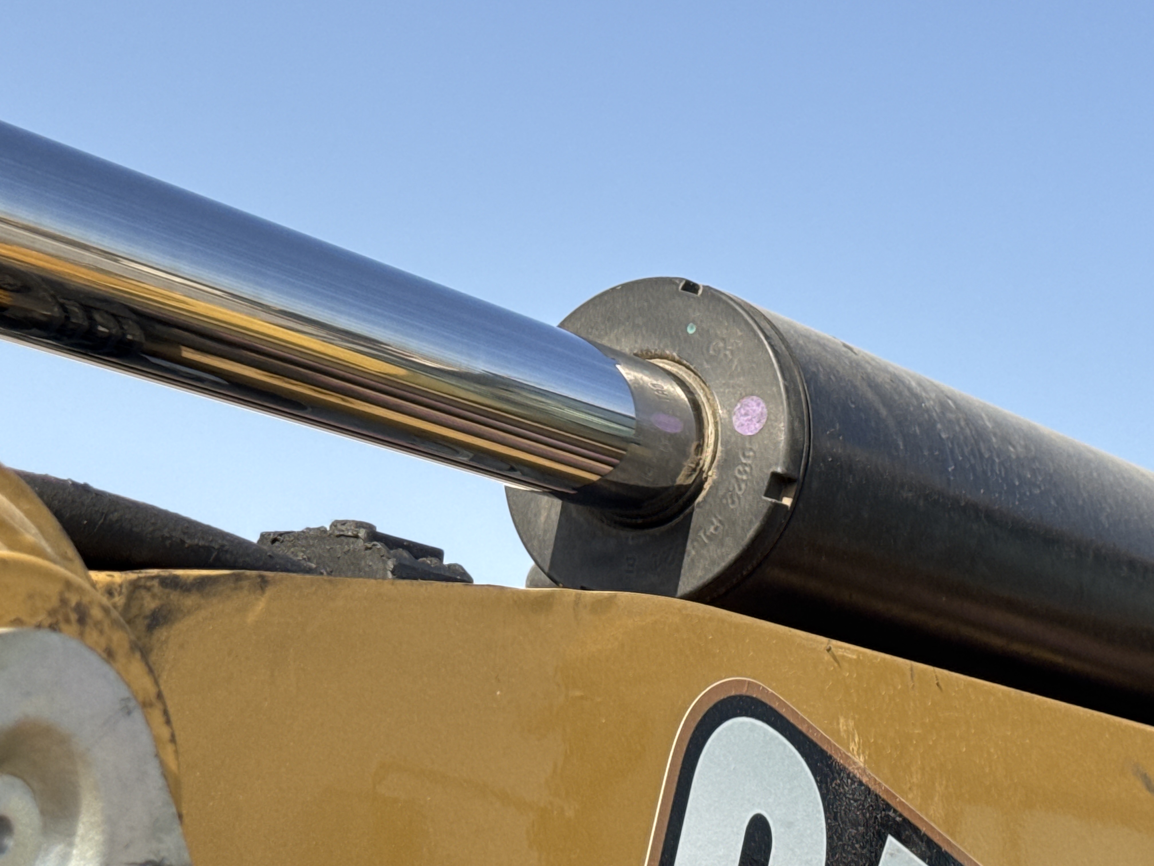 BHL-002- Cat-428-backhoe-loader-inspection-hydraulics-stick-cylinder-3