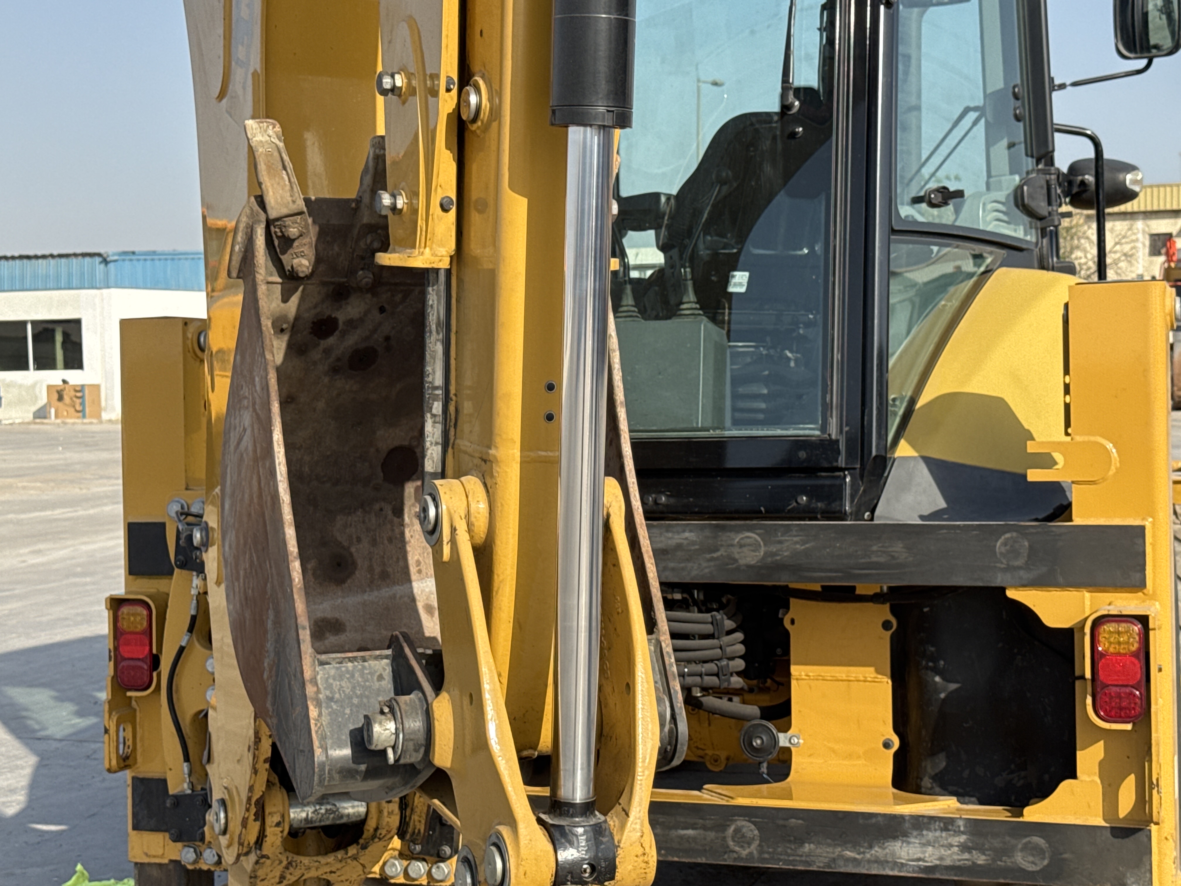 BHL-002- Cat-428-backhoe-loader-inspection-hydraulics-backhoe-bucket-cylinder-2