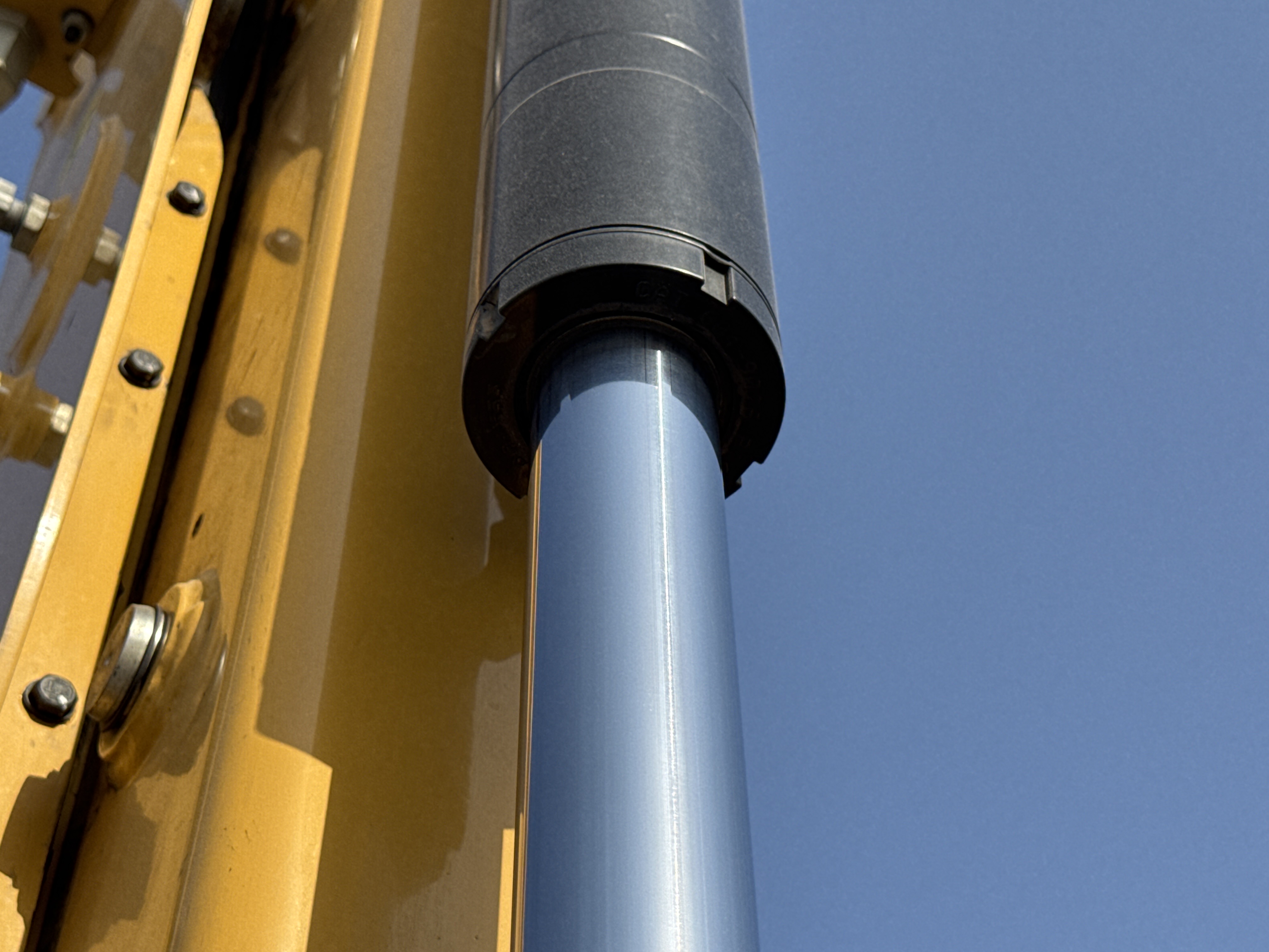 BHL-002- Cat-428-backhoe-loader-inspection-hydraulics-backhoe-bucket-cylinder-3