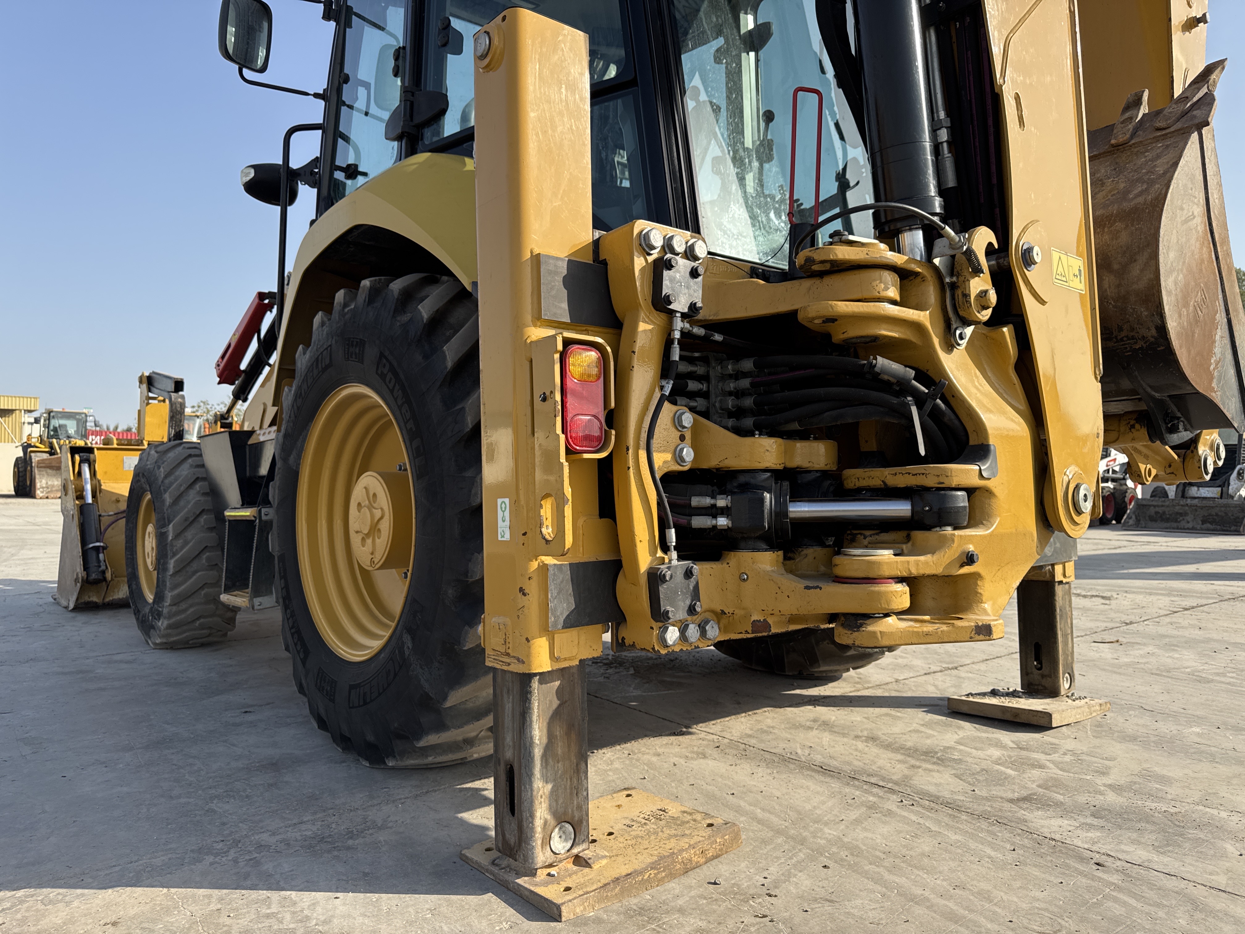 BHL-002- Cat-428-backhoe-loader-inspection-hydraulics-stabilizer-arm-and-cylinder-2