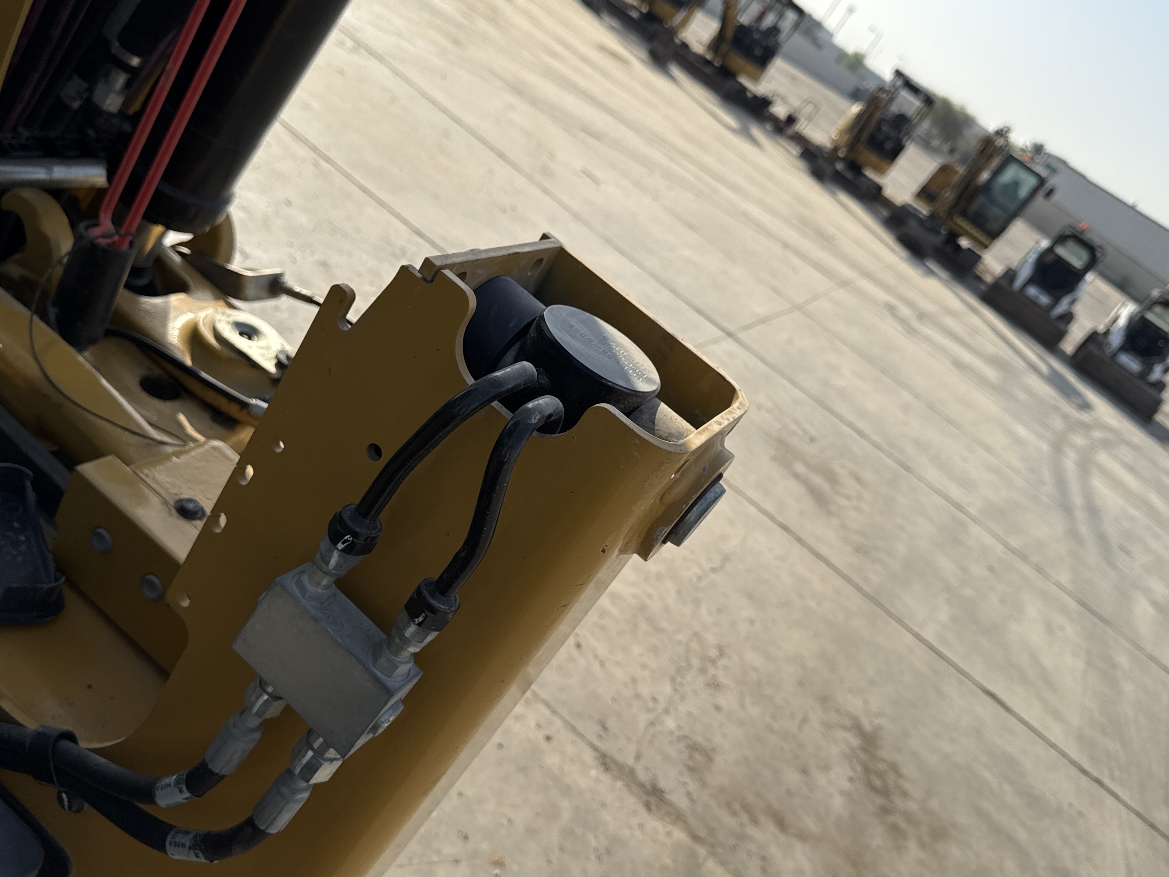BHL-002- Cat-428-backhoe-loader-inspection-hydraulics-stabilizer-arm-and-cylinder-3