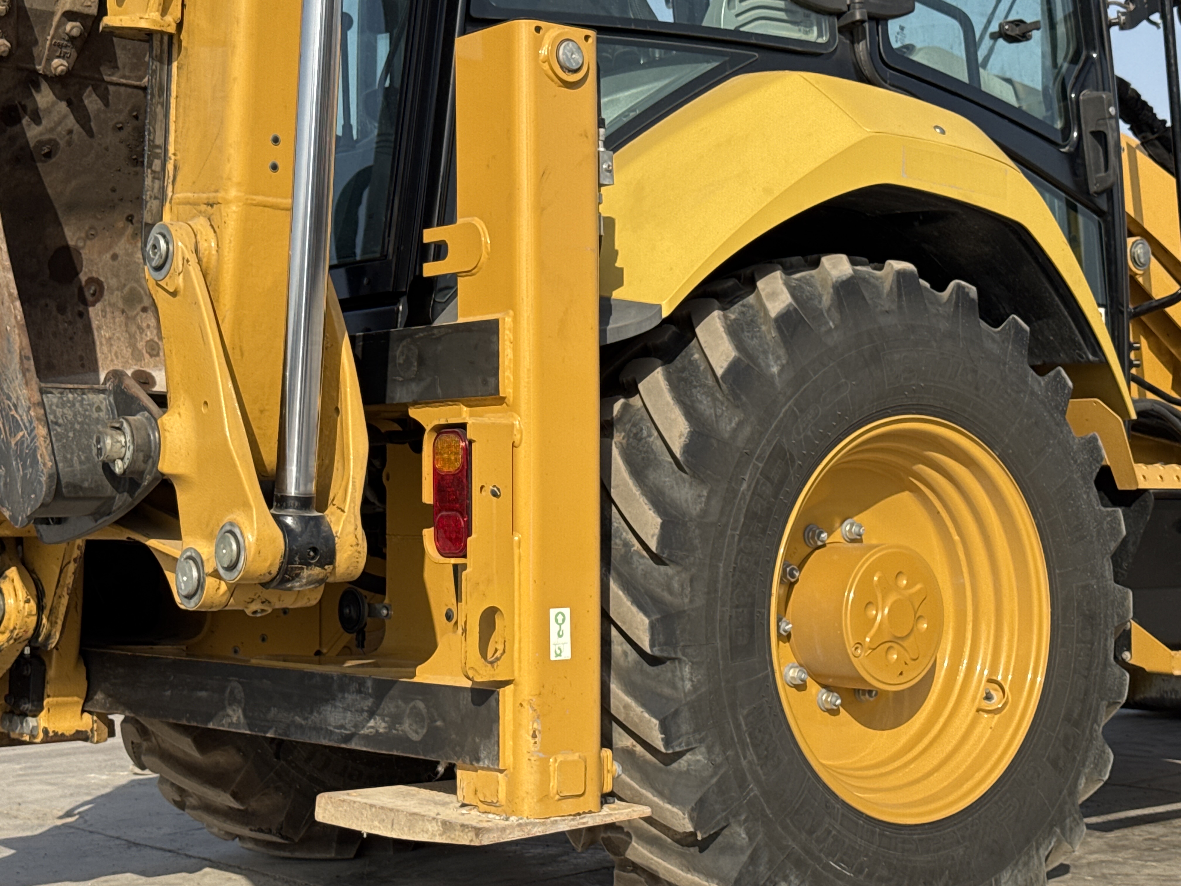 BHL-002- Cat-428-backhoe-loader-inspection-hydraulics-stabilizer-arm-and-cylinder-4