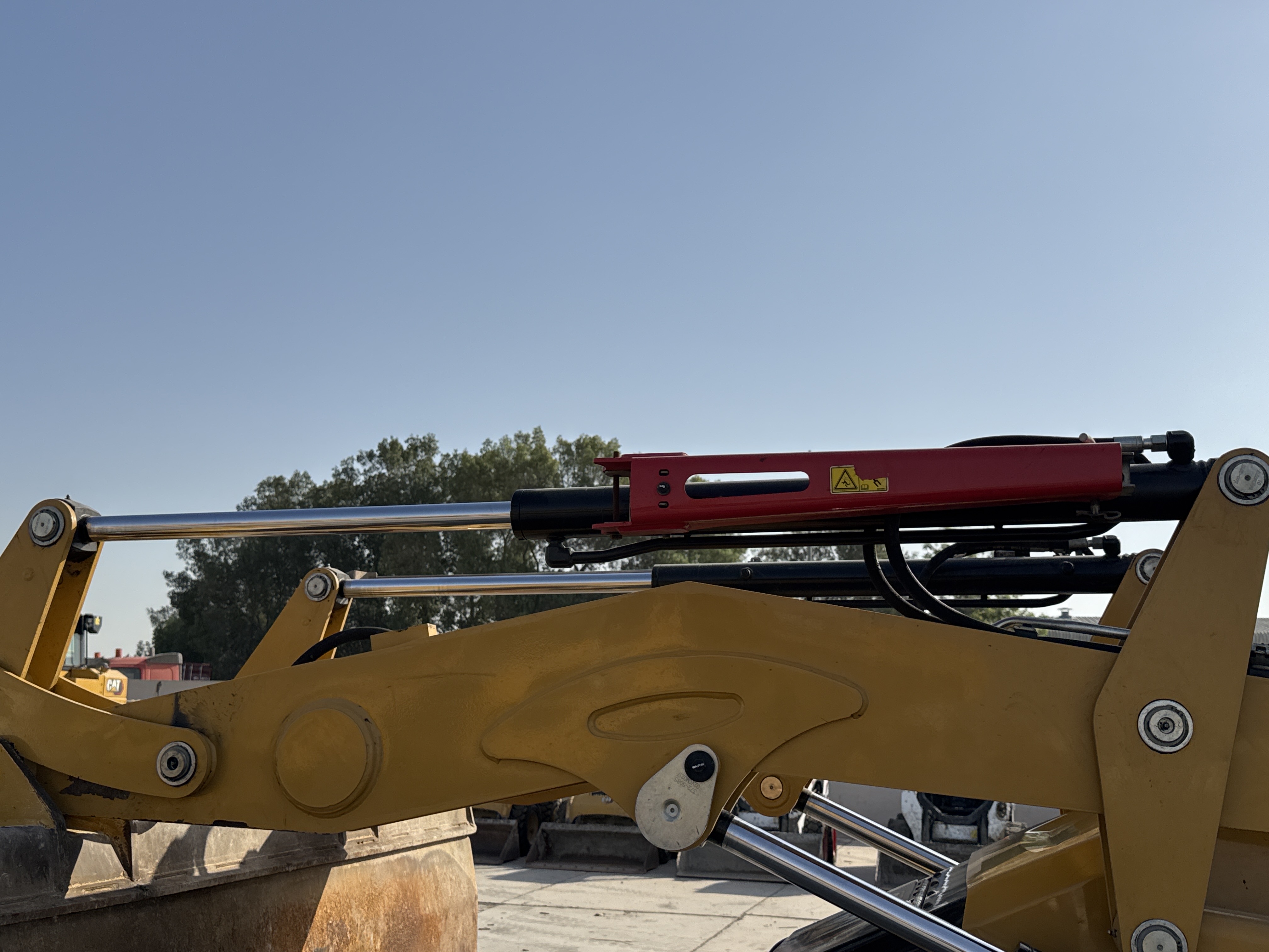 BHL-002- Cat-428-backhoe-loader-inspection-hydraulics-bucket-tilt-cylinders-2