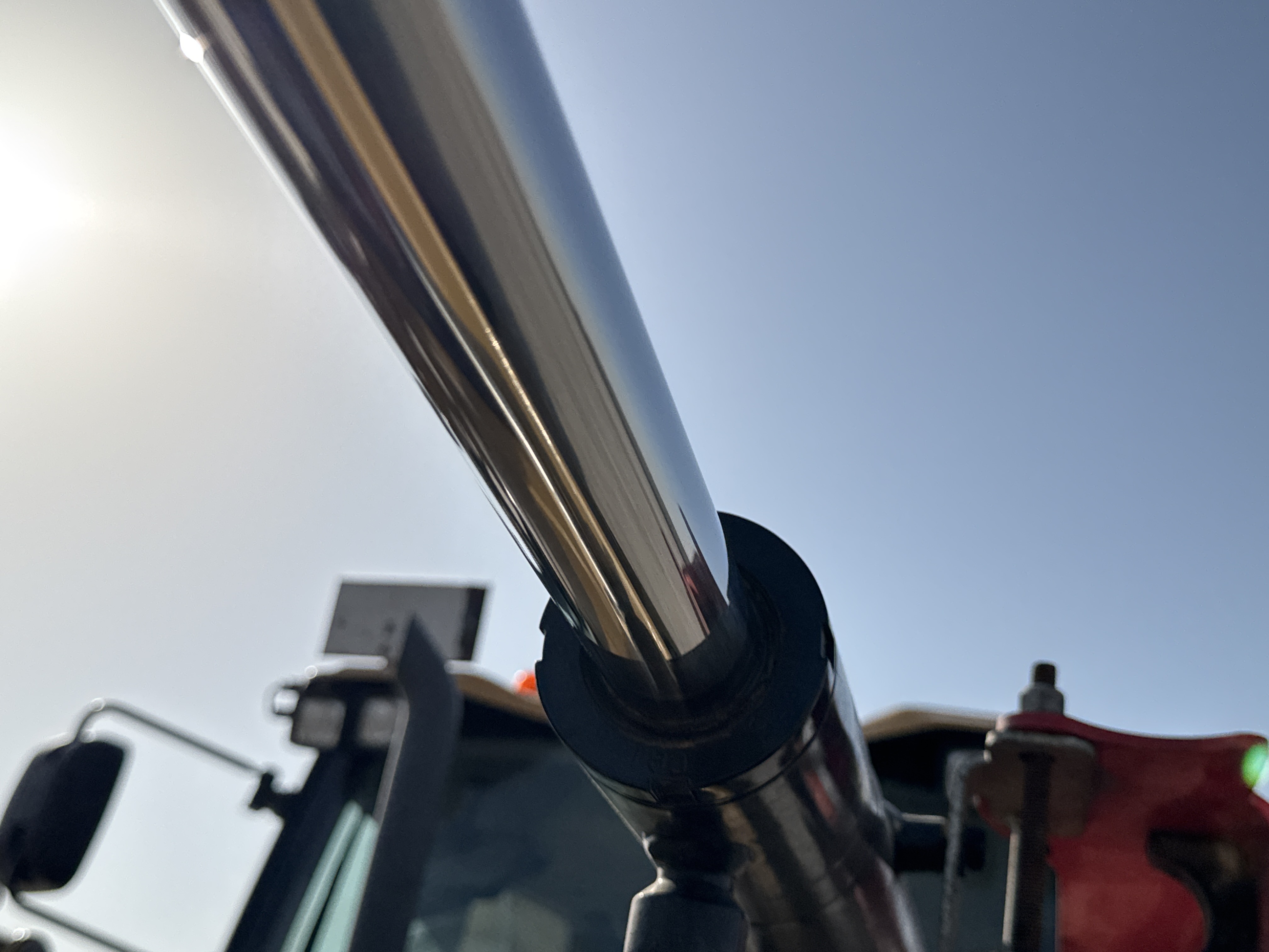 BHL-002- Cat-428-backhoe-loader-inspection-hydraulics-bucket-tilt-cylinders-3