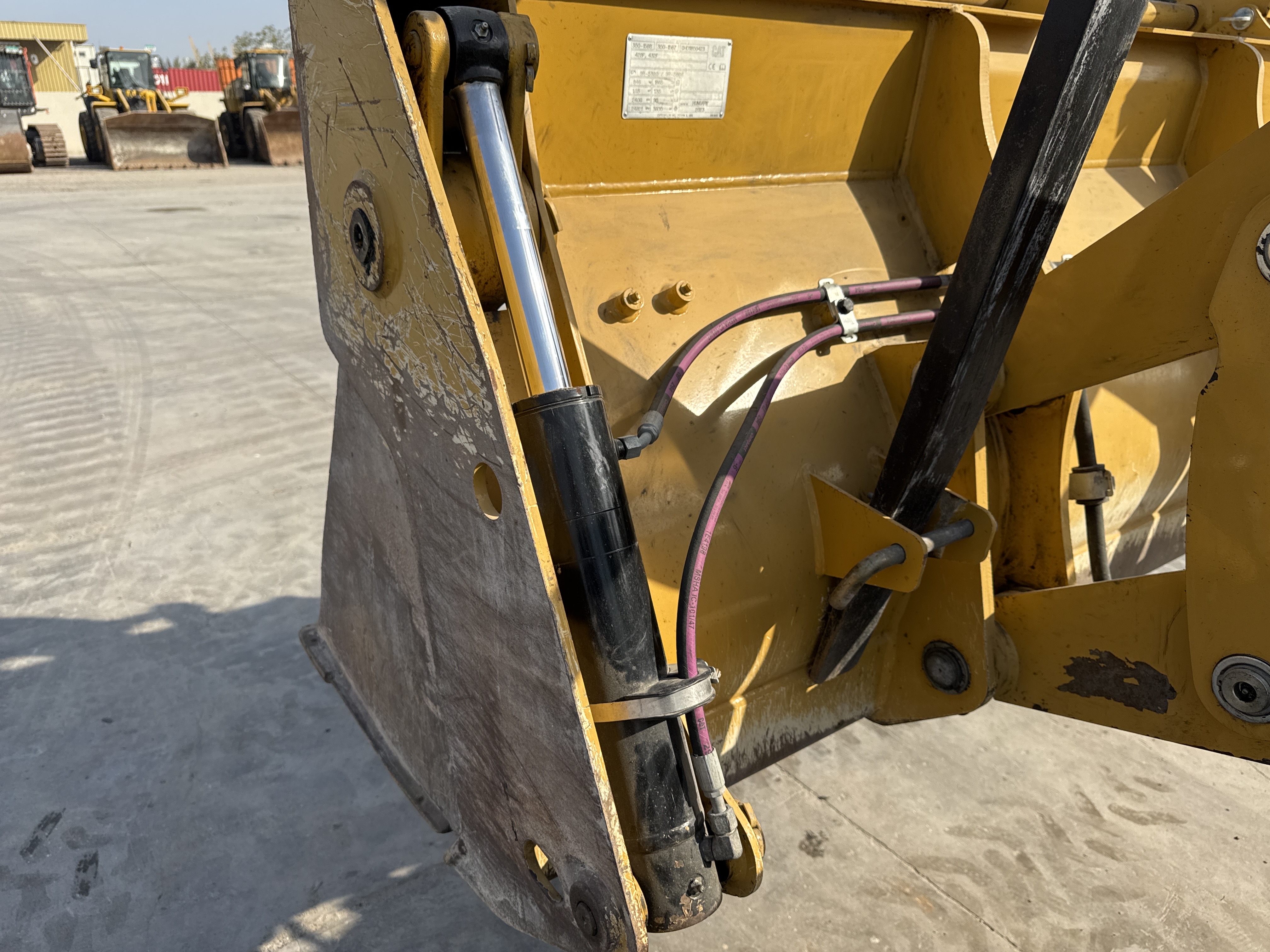 BHL-002- Cat-428-backhoe-loader-inspection-hydraulics-4-in-1-bucket-cylinders-1
