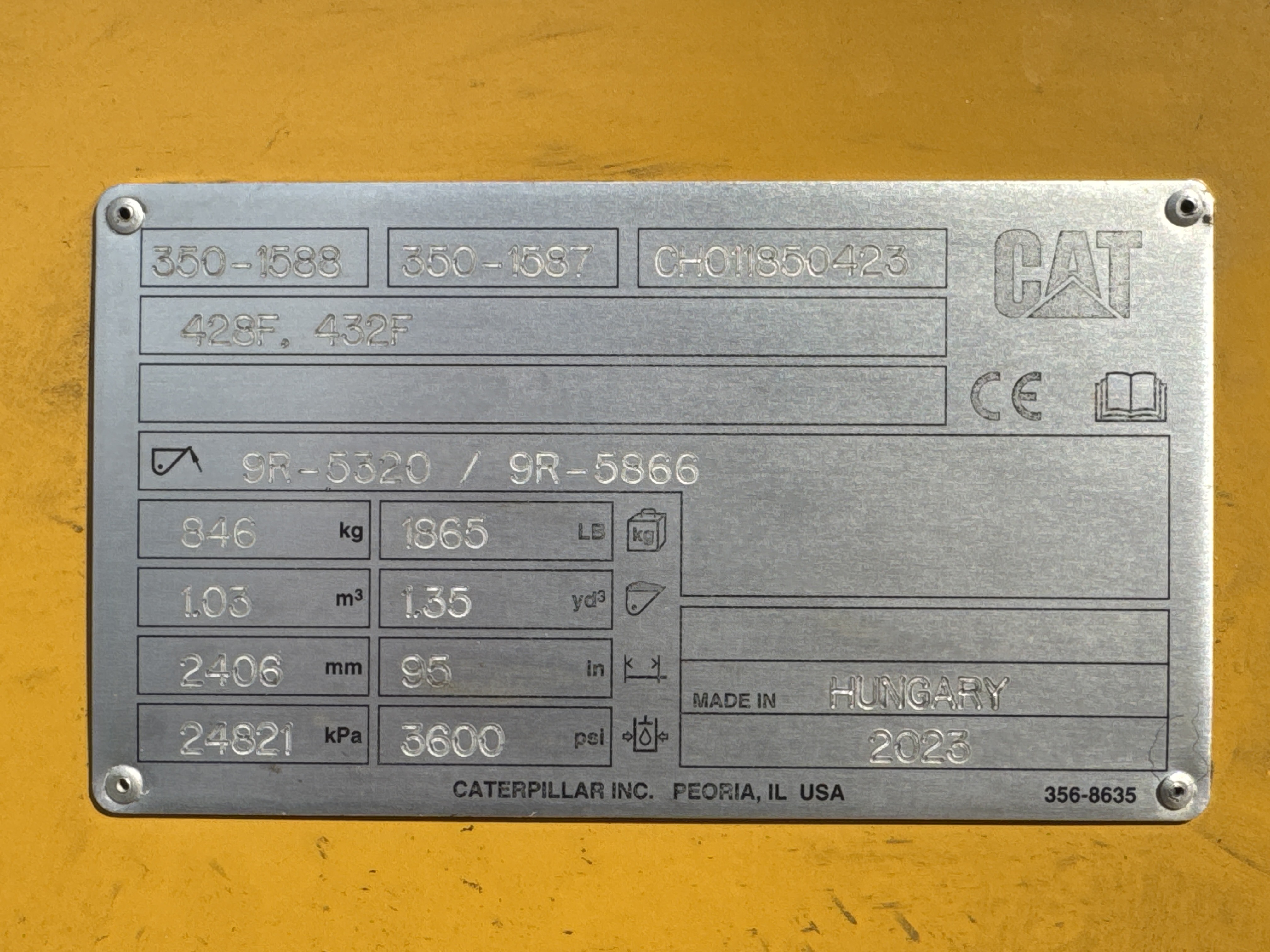 BHL-002- Cat-428-backhoe-loader-inspection-attachments-loader-bucket-condition-4