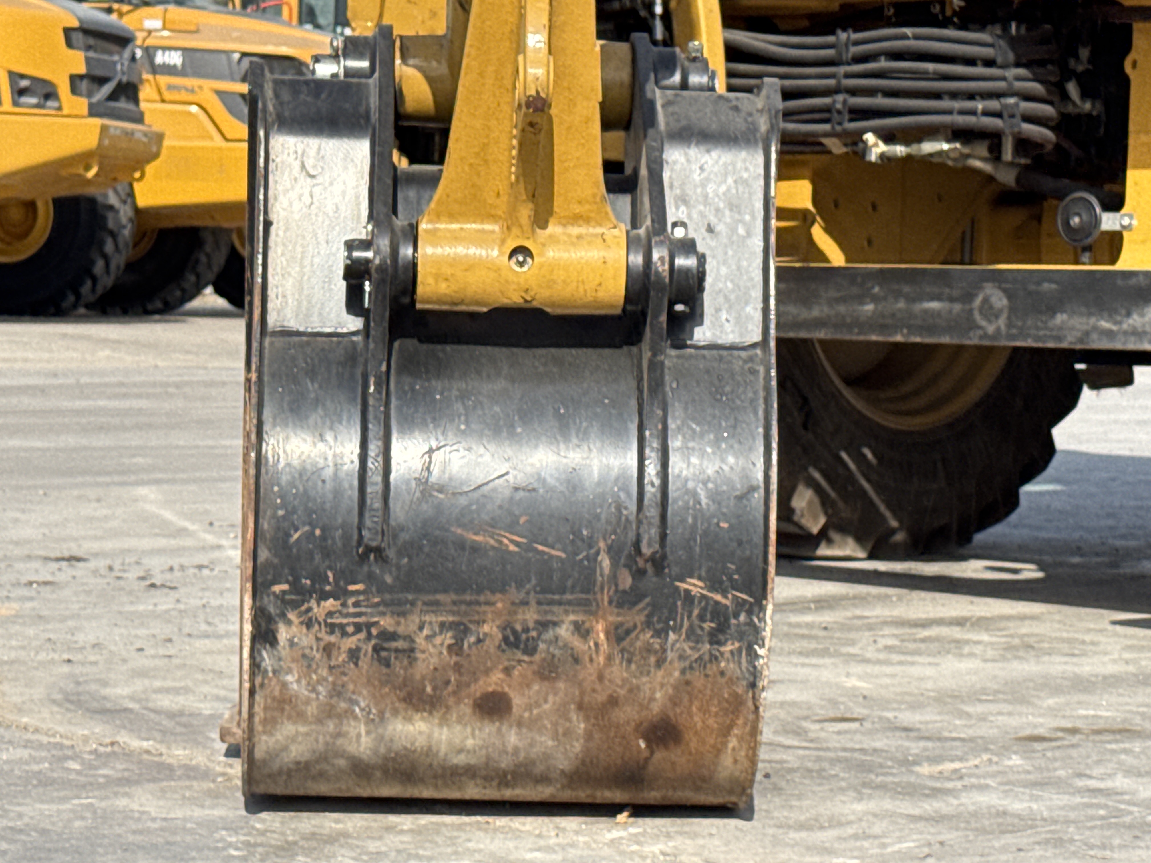 BHL-002- Cat-428-backhoe-loader-inspection-attachments-backhoe-bucket-3