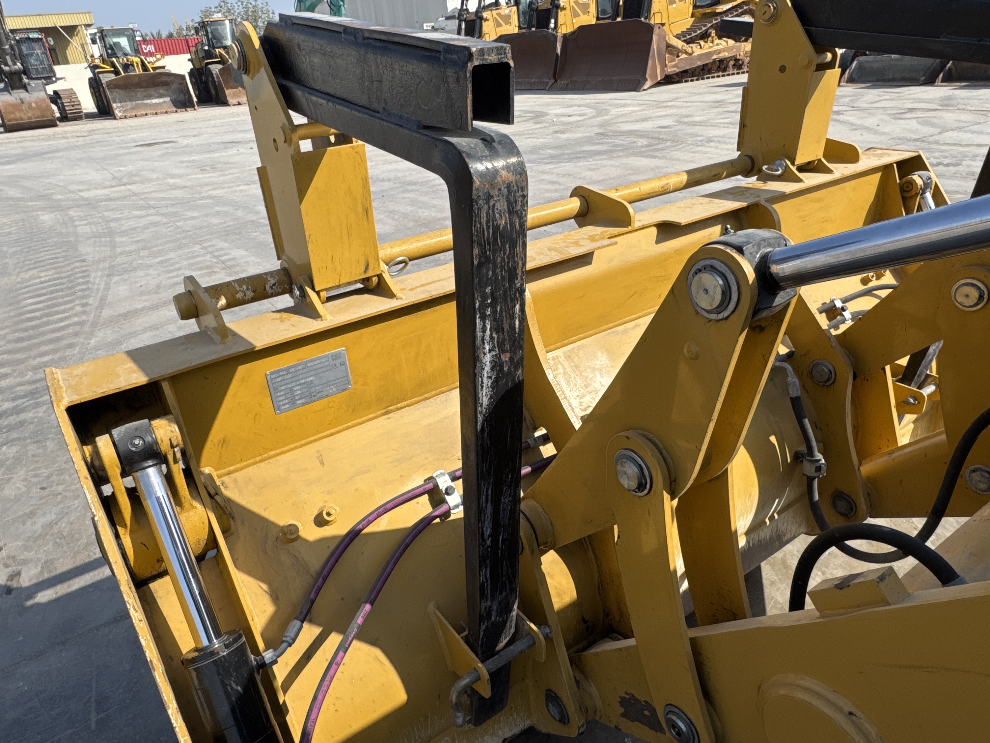 BHL-002- Cat-428-backhoe-loader-inspection-attachments-forks-5