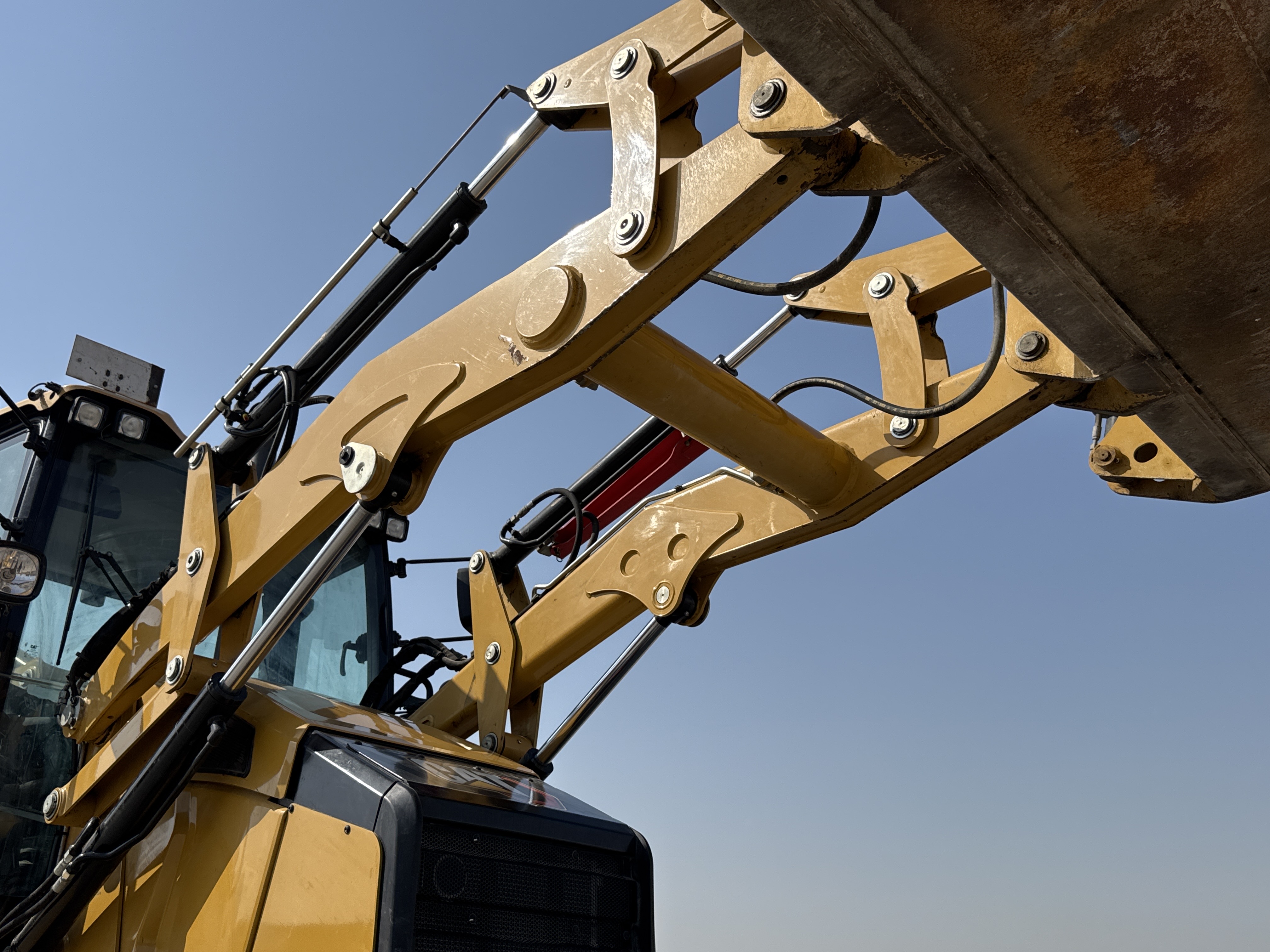 BHL-002- Cat-428-backhoe-loader-inspection-chassis-lift-arm-2