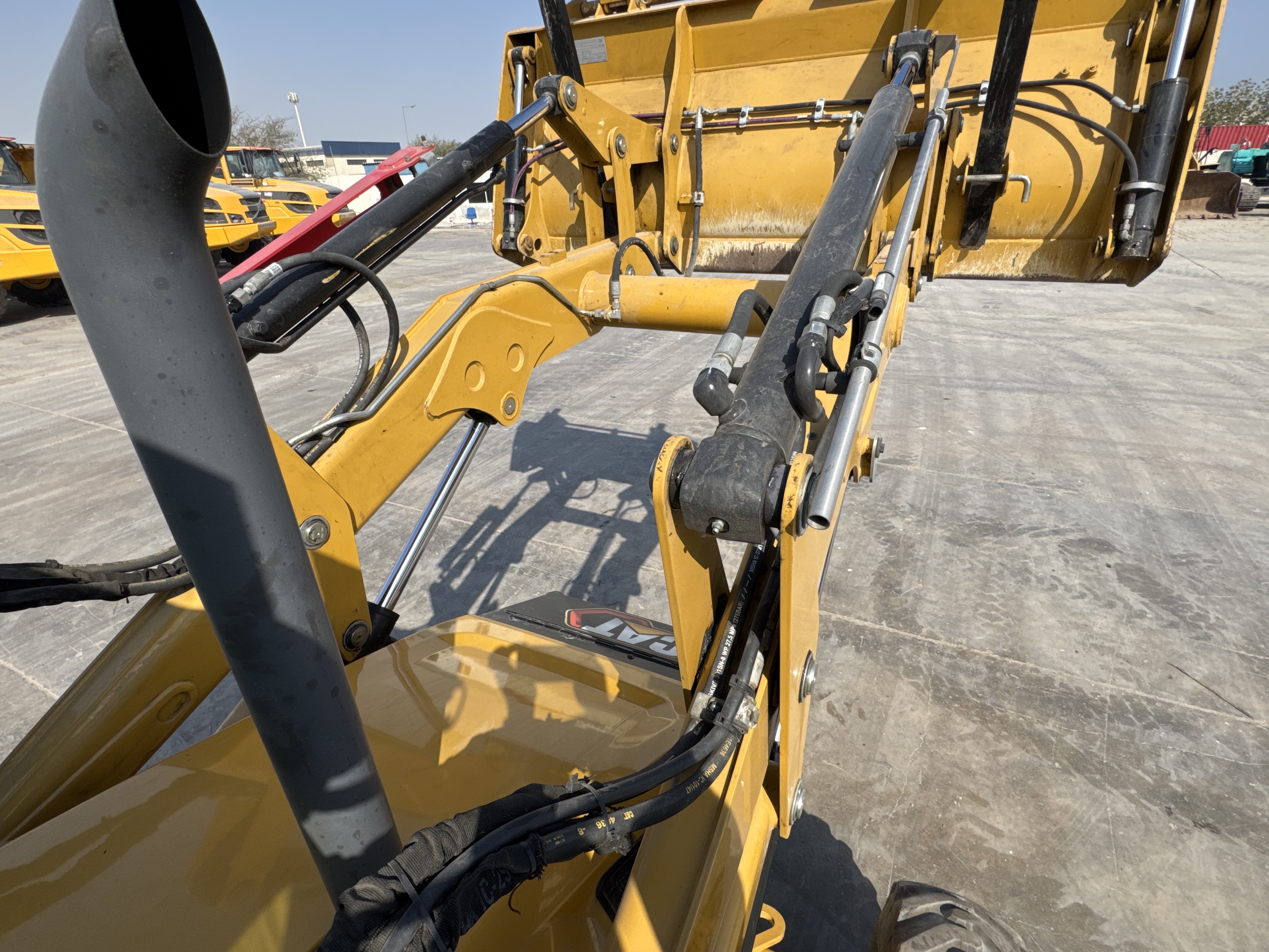 BHL-002- Cat-428-backhoe-loader-inspection-chassis-lift-arm-3