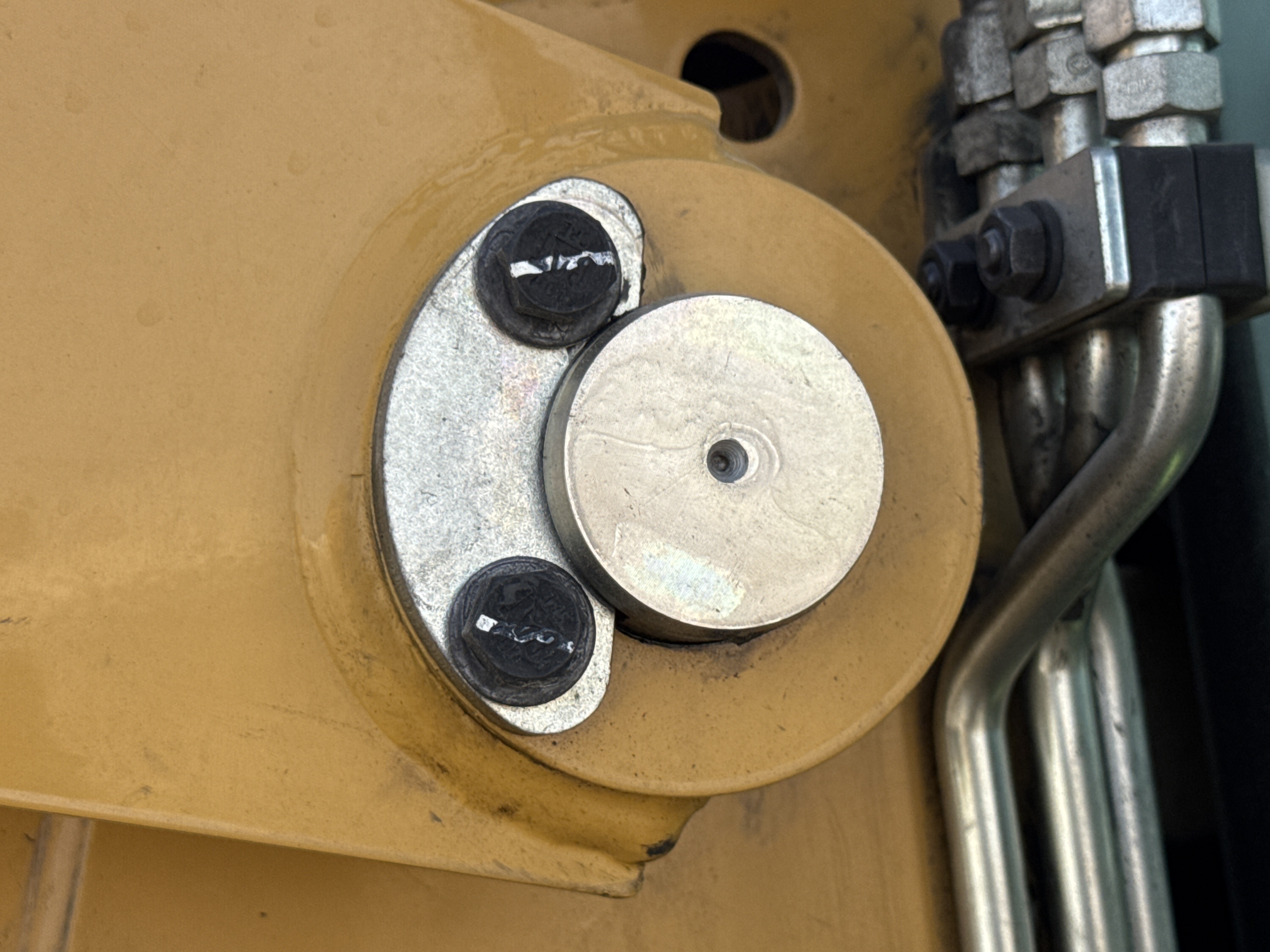 BHL-002- Cat-428-backhoe-loader-inspection-chassis-lift-arm-base-pin-and-bushings-1