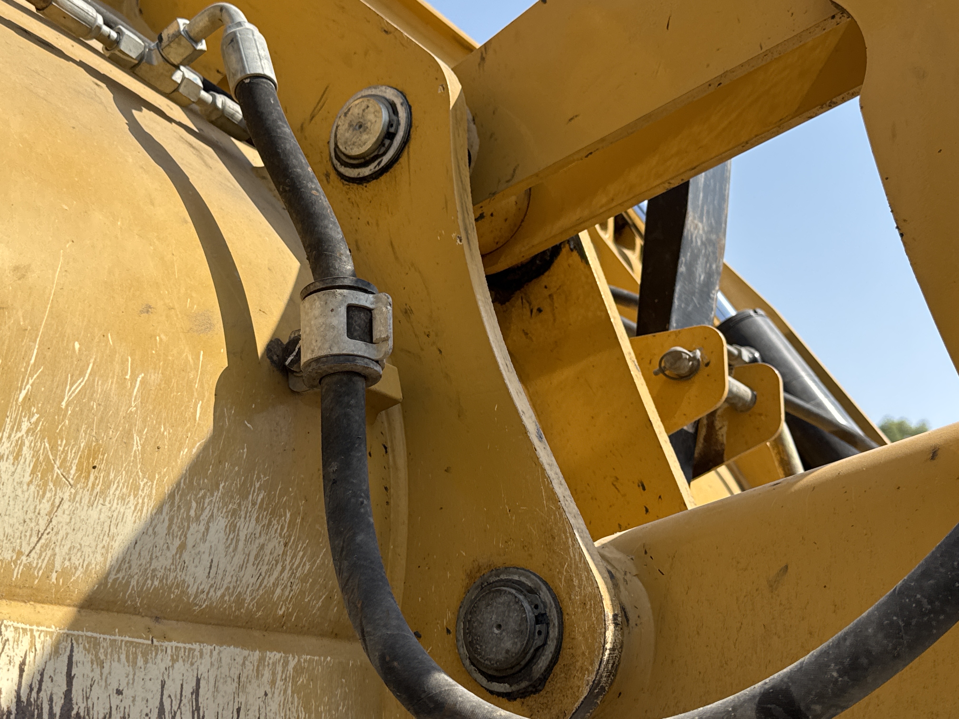 BHL-002- Cat-428-backhoe-loader-inspection-chassis-pins-and-bushings-lift-arm-to-bucket-2