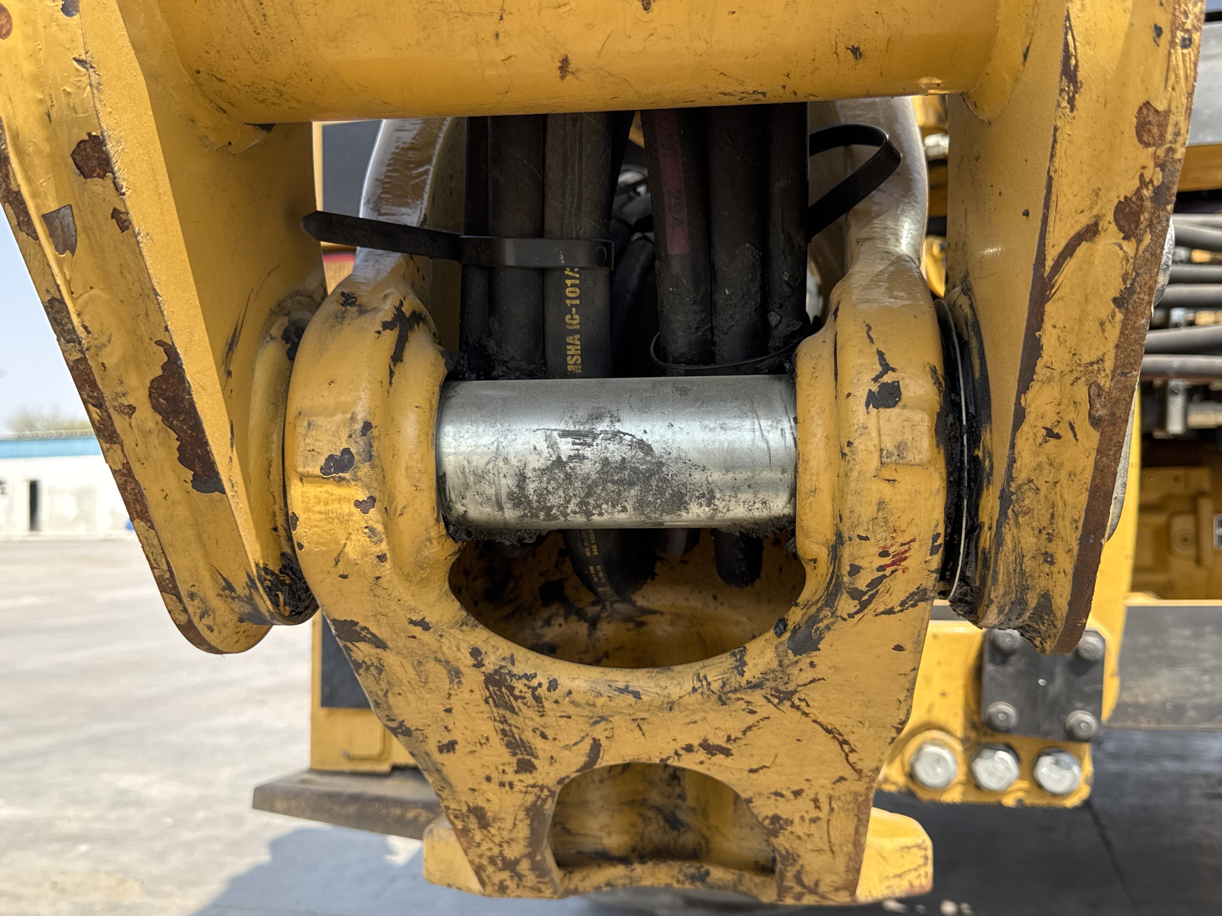 BHL-002- Cat-428-backhoe-loader-inspection-chassis-boom-base-pin-and-bushings-2