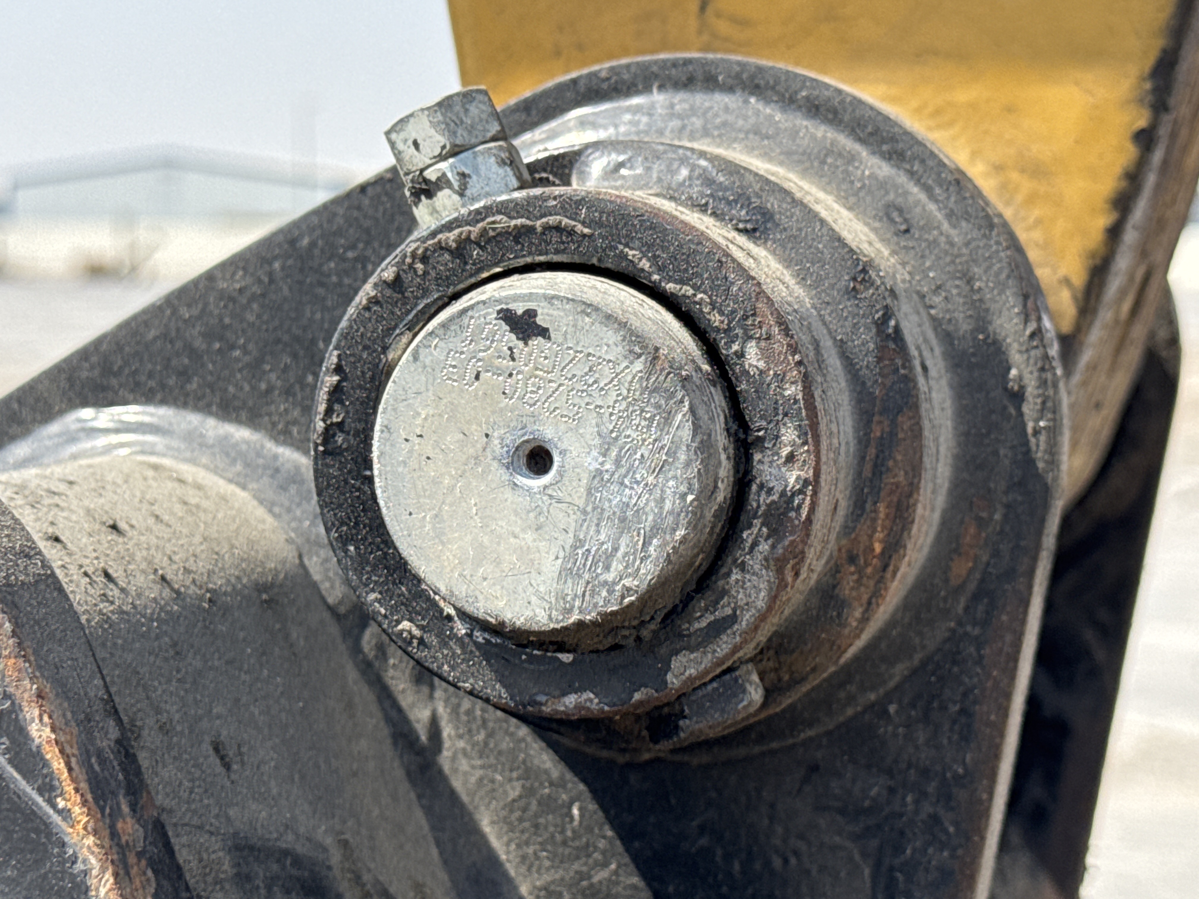 BHL-002- Cat-428-backhoe-loader-inspection-chassis-pin-and-bushings-stick-to-bucket-1