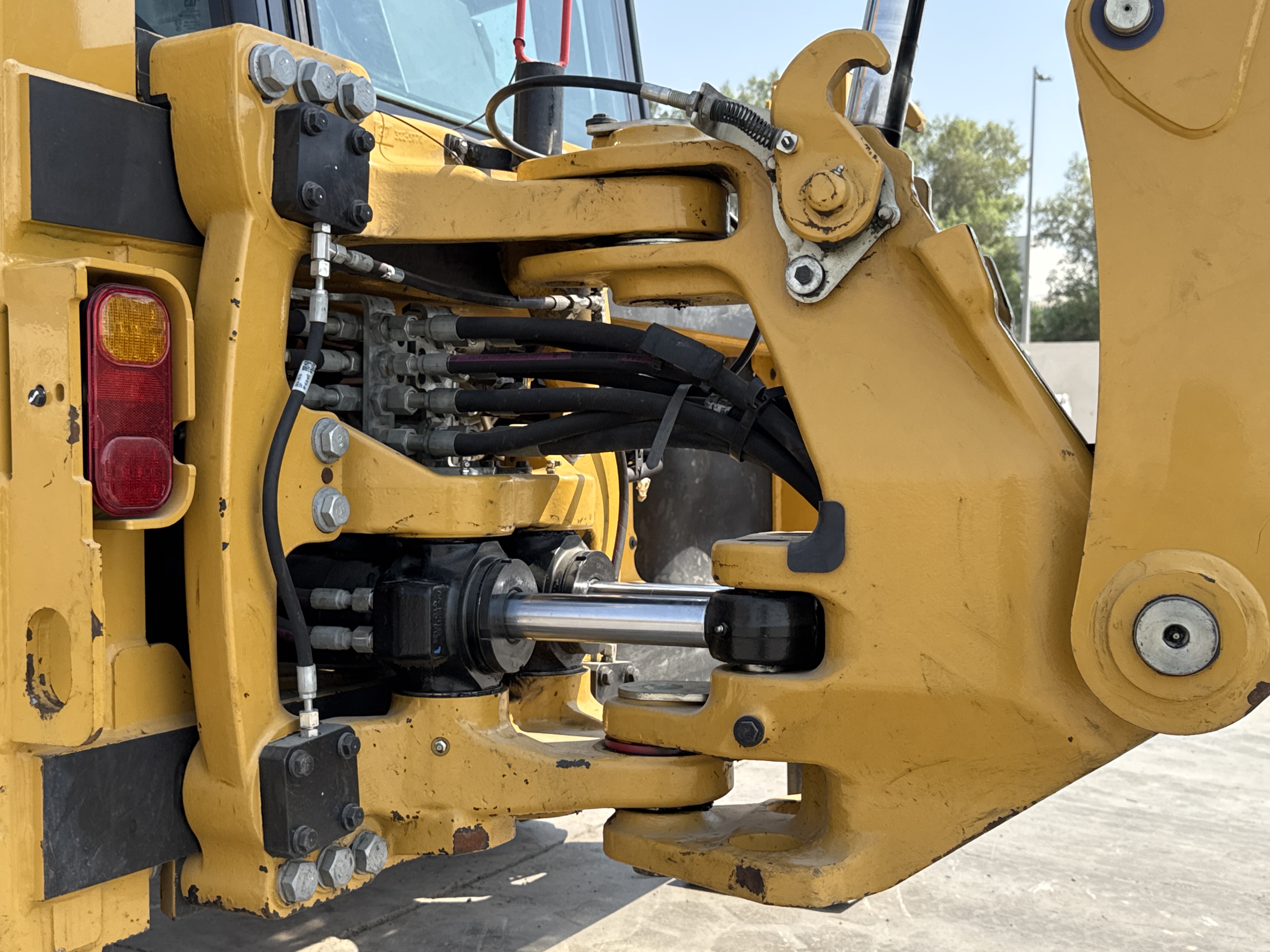 BHL-002- Cat-428-backhoe-loader-inspection-chassis-swing-frame-1