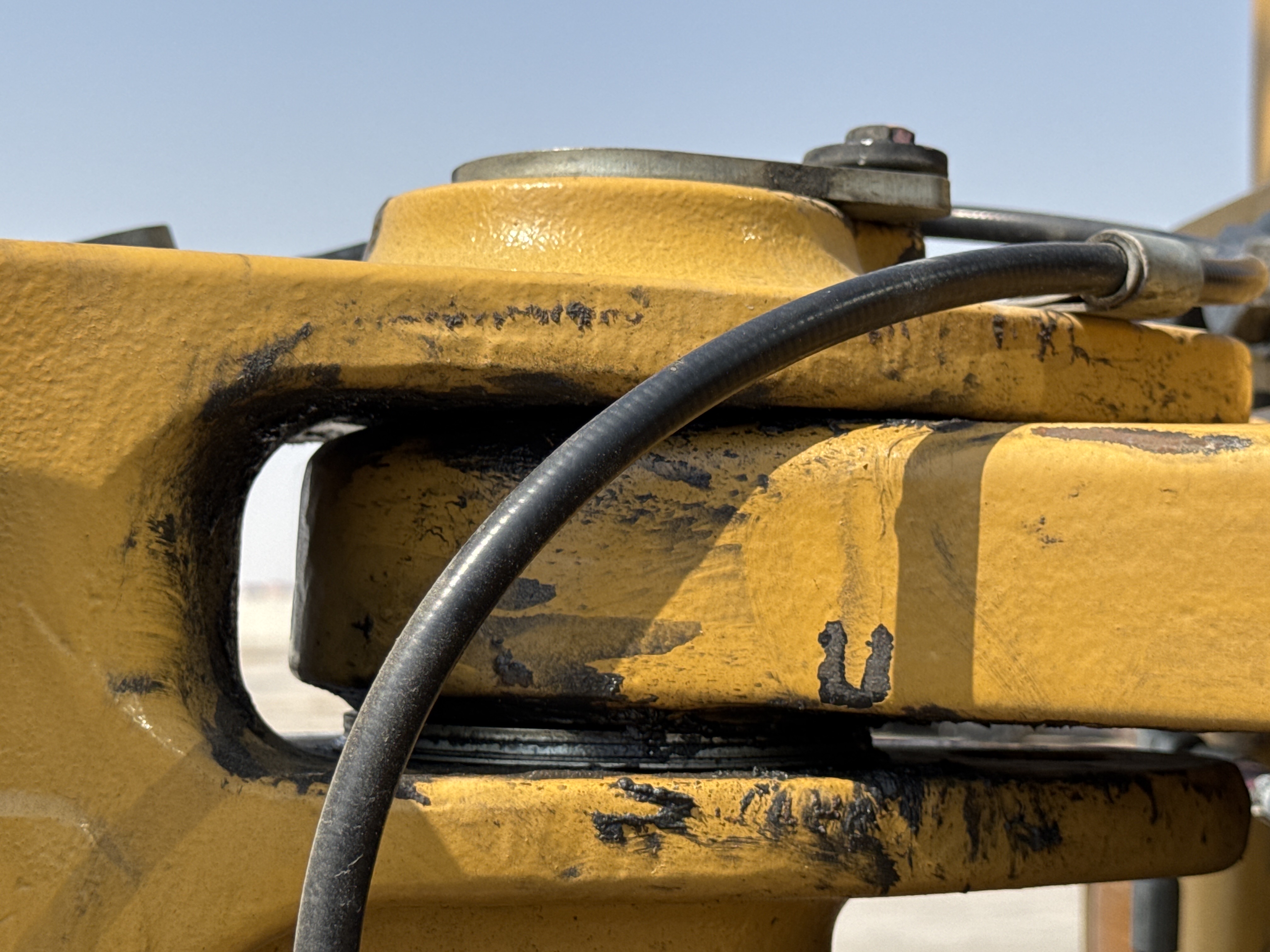 BHL-002- Cat-428-backhoe-loader-inspection-chassis-swing-frame-2