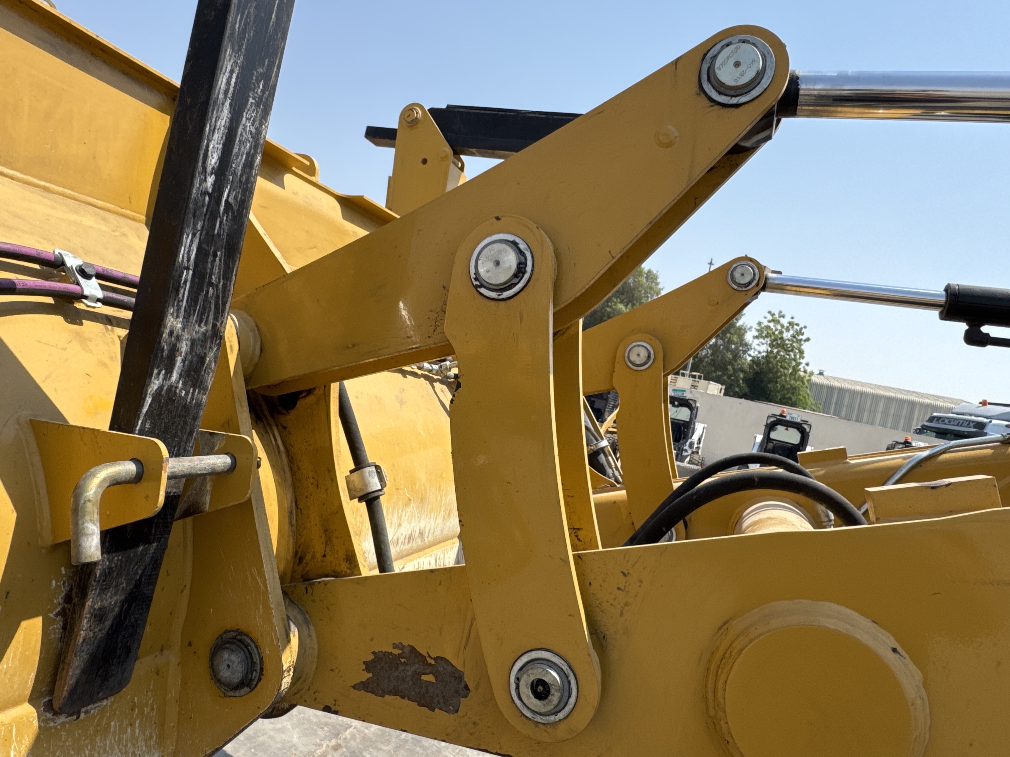 BHL-002- Cat-428-backhoe-loader-inspection-structure-bucket-links-1