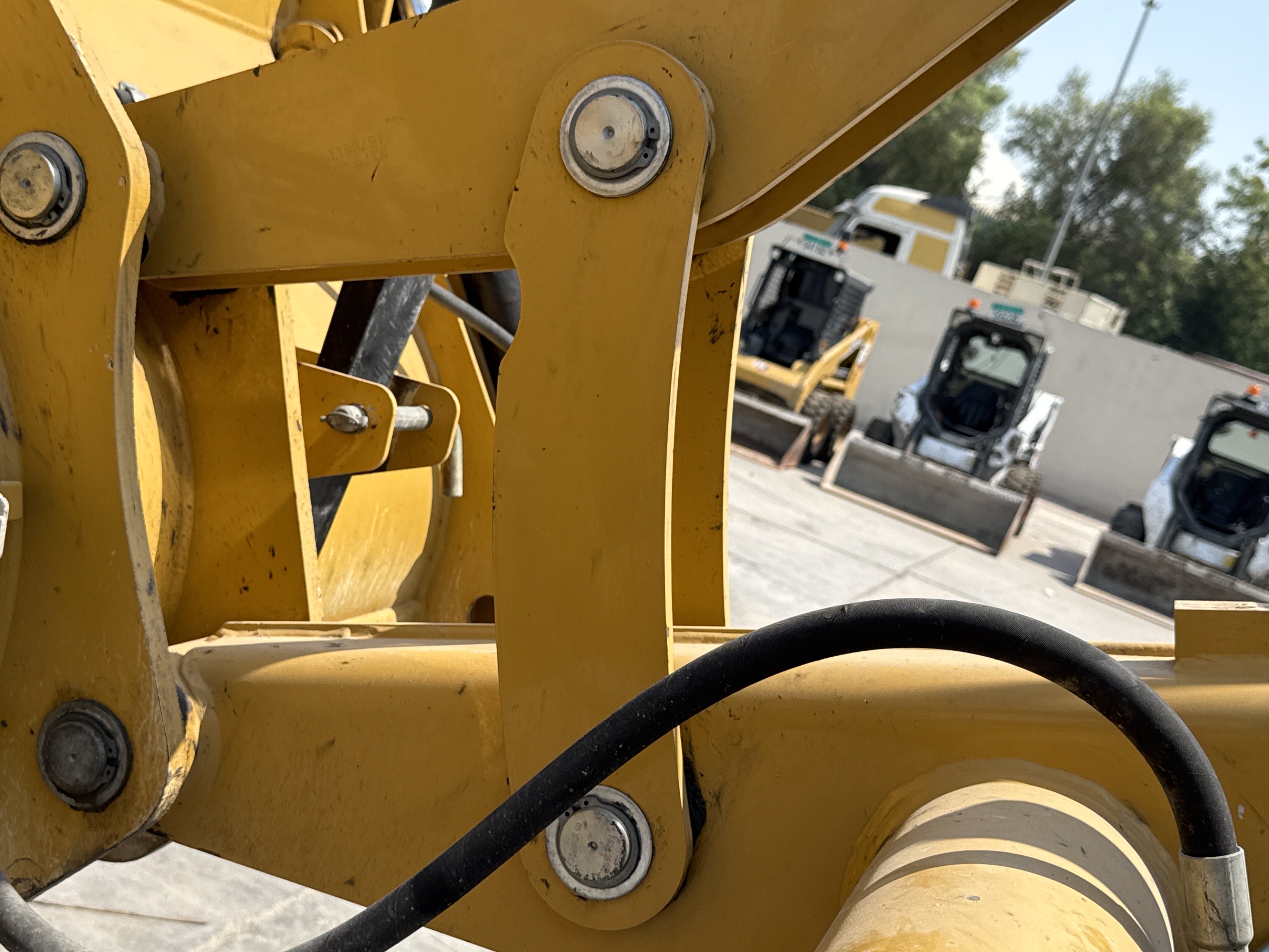 BHL-002- Cat-428-backhoe-loader-inspection-structure-bucket-links-2