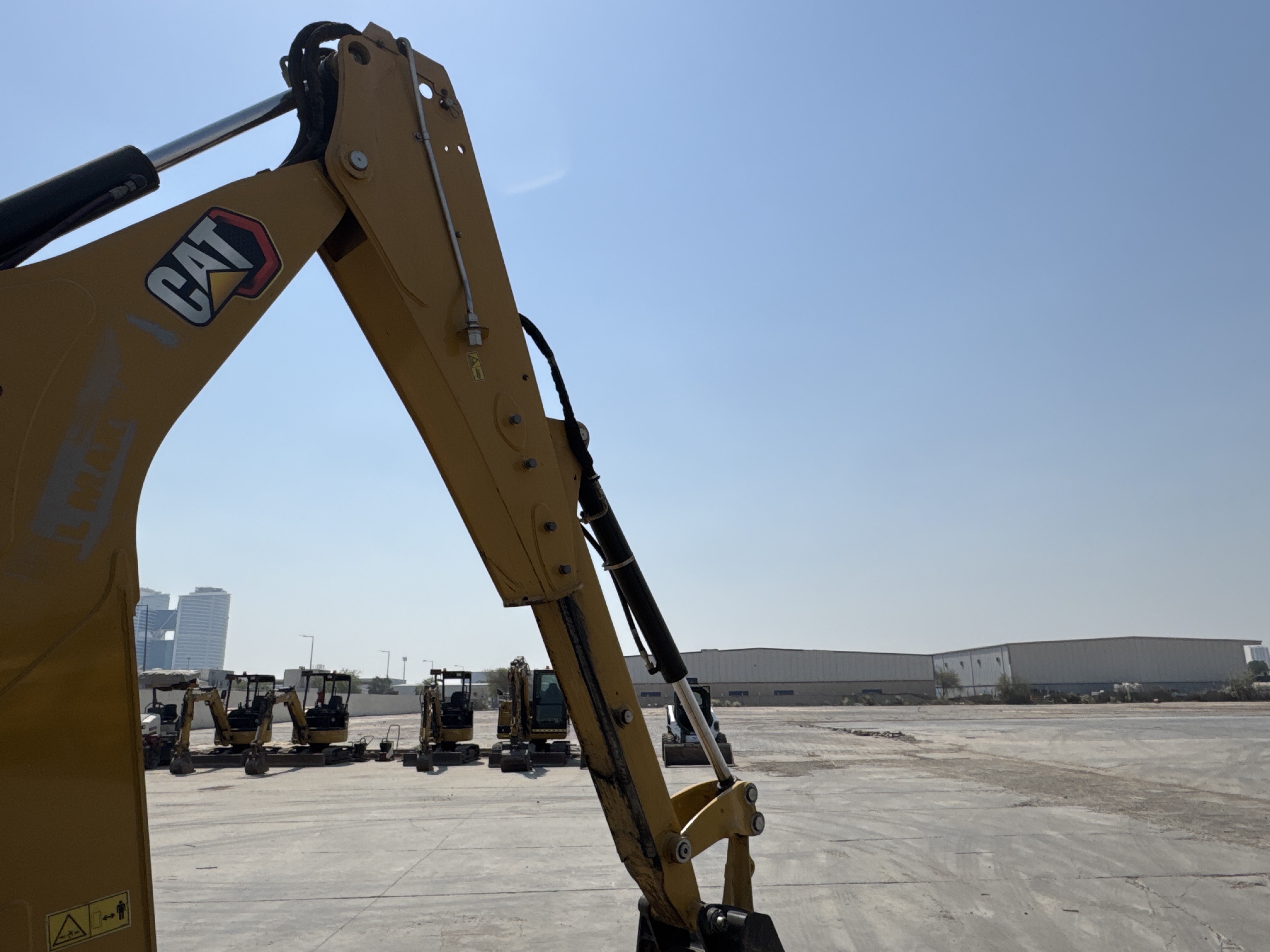 BHL-002- Cat-428-backhoe-loader-inspection-chassis-stick-3