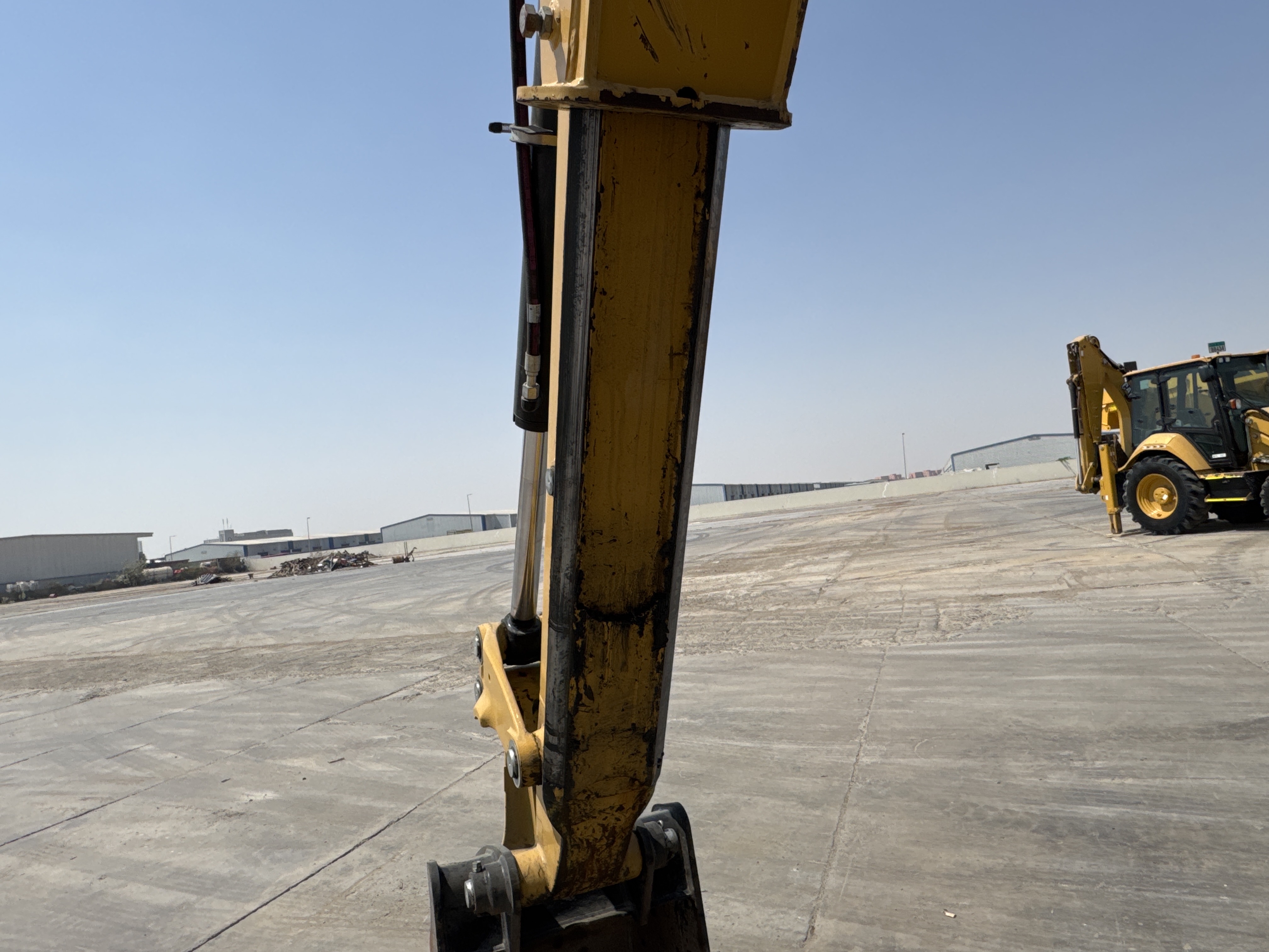 BHL-002- Cat-428-backhoe-loader-inspection-chassis-stick-4