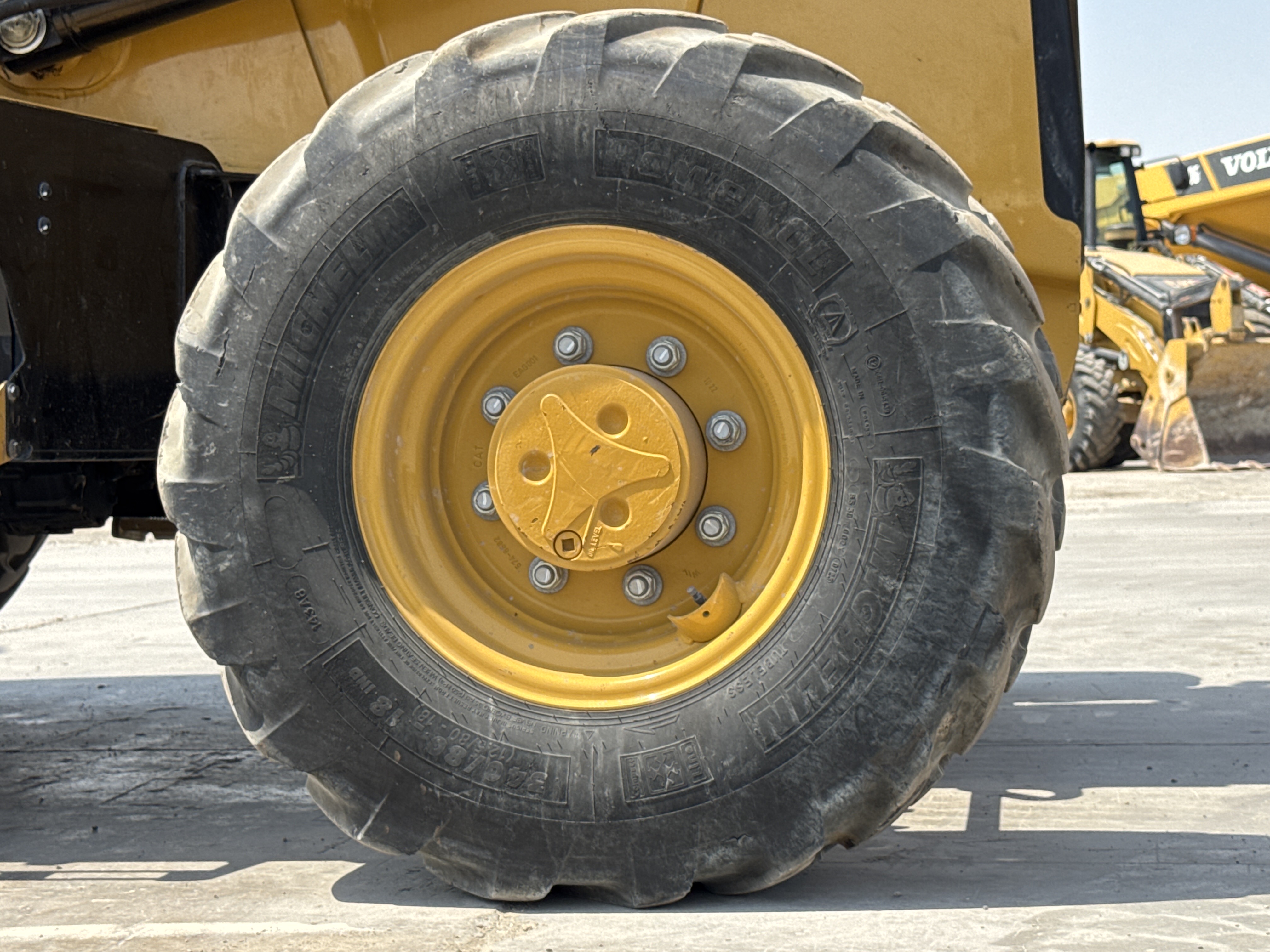 BHL-002- Cat-428-backhoe-loader-inspection-chassis-right-front-tire-wheel-hub-condition-1