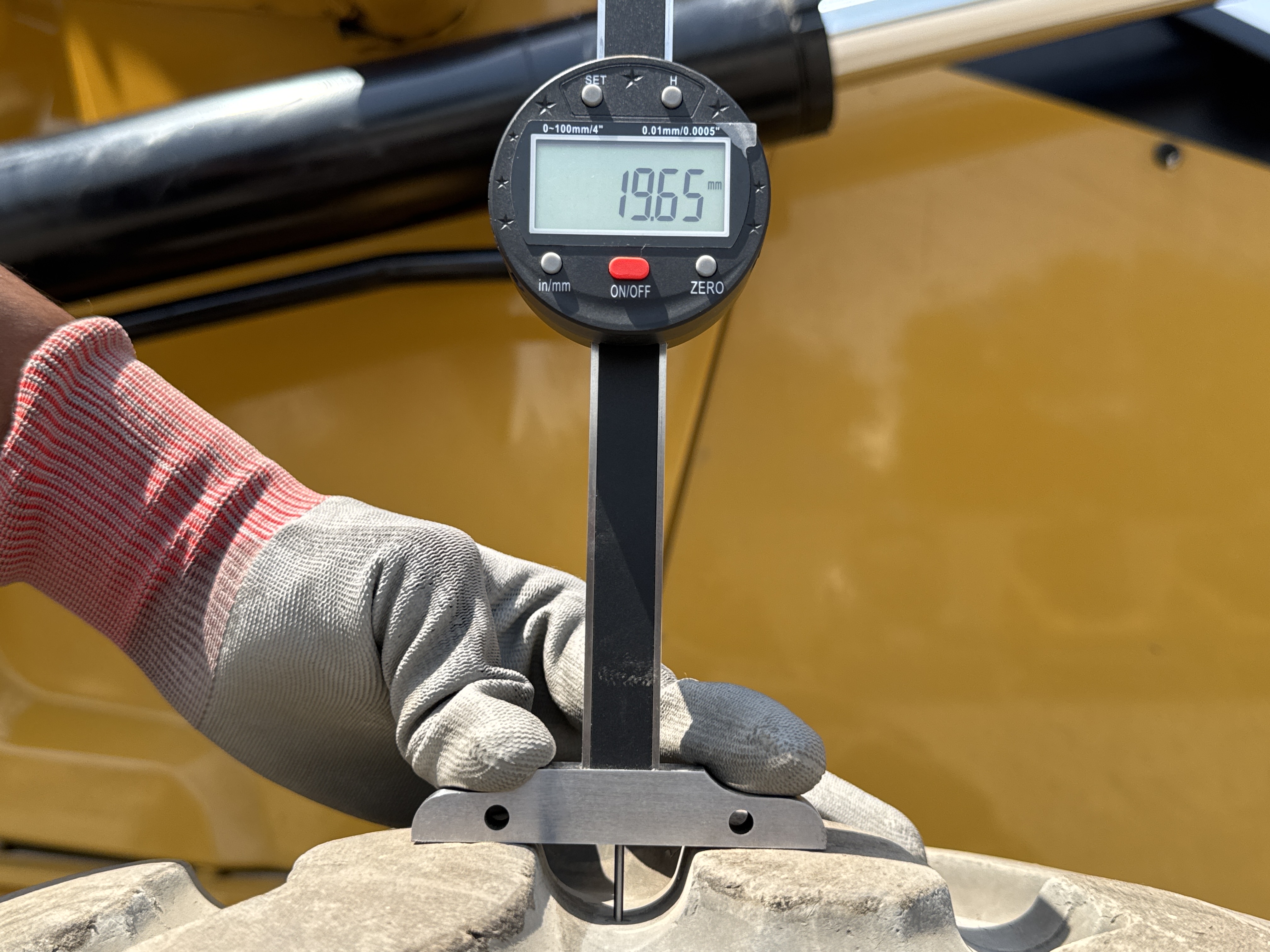BHL-002- Cat-428-backhoe-loader-inspection-chassis-right-front-tire-tread-depth