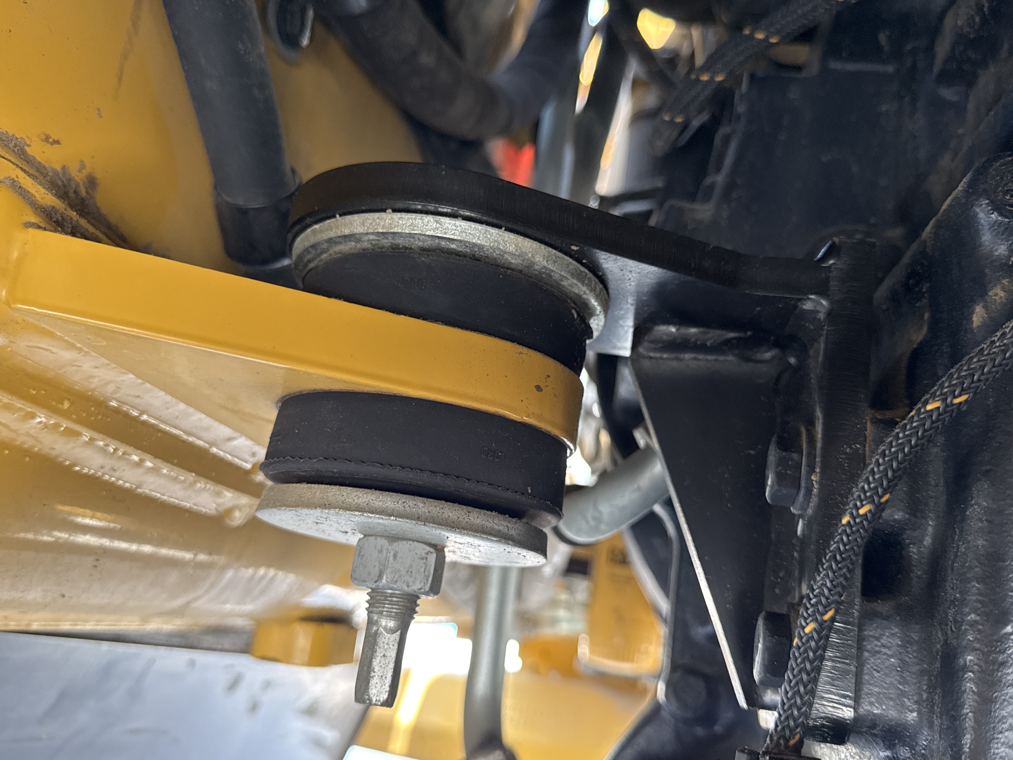 BHL-002- Cat-428-backhoe-loader-inspection-drive-system-transmission-case-5