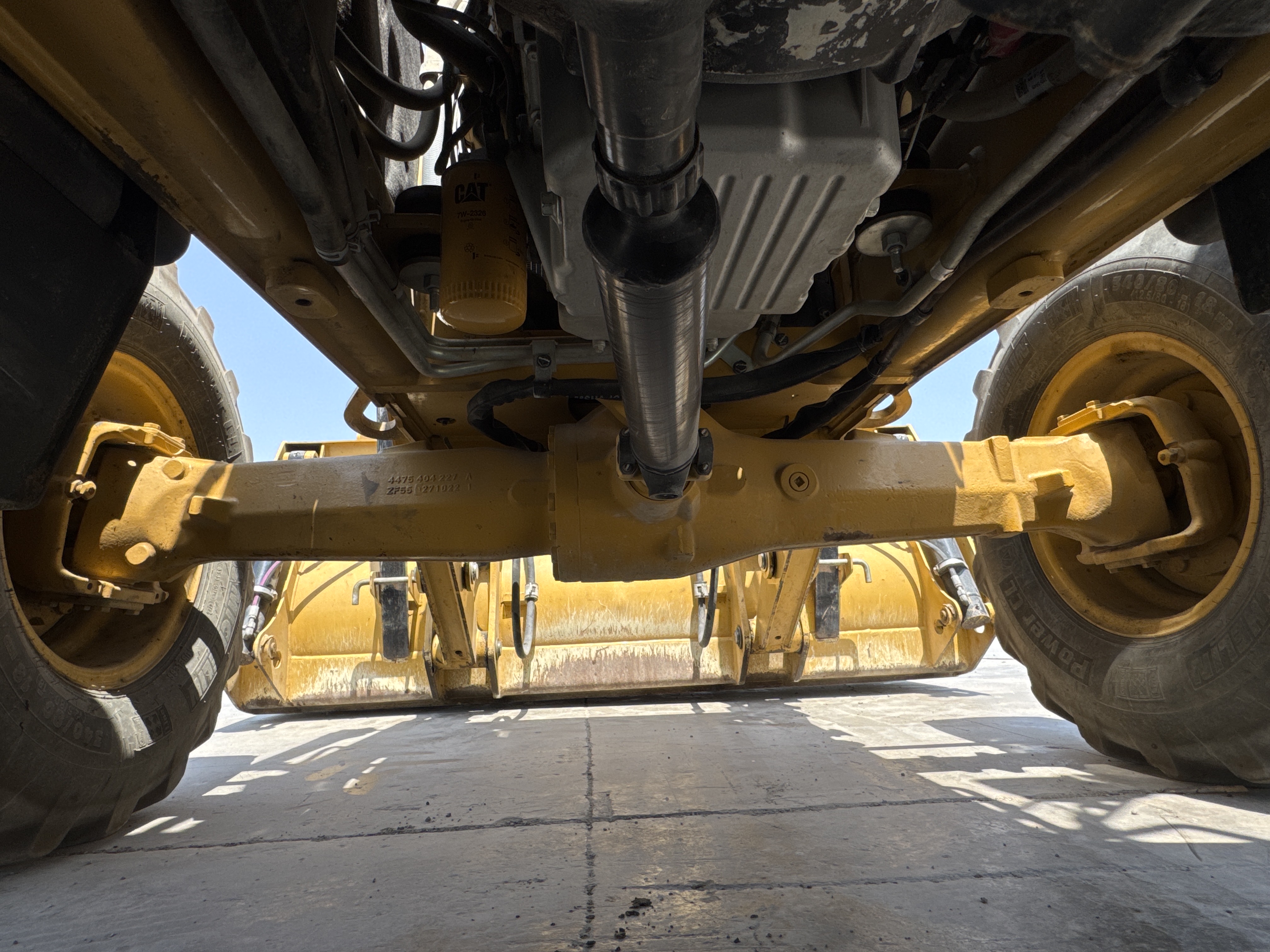 BHL-002- Cat-428-backhoe-loader-inspection-drive-system-axle-housing-1
