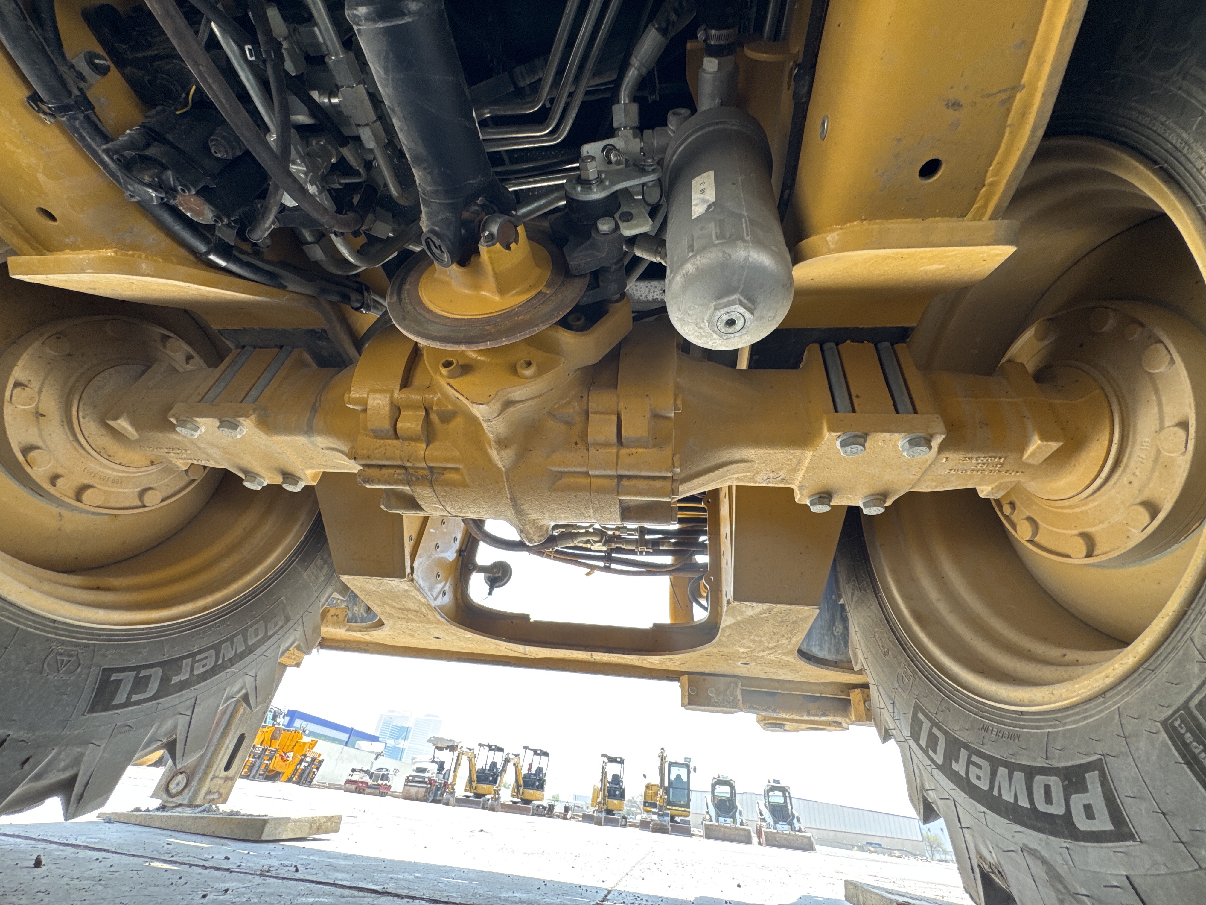 BHL-002- Cat-428-backhoe-loader-inspection-drive-system-axle-housing-3