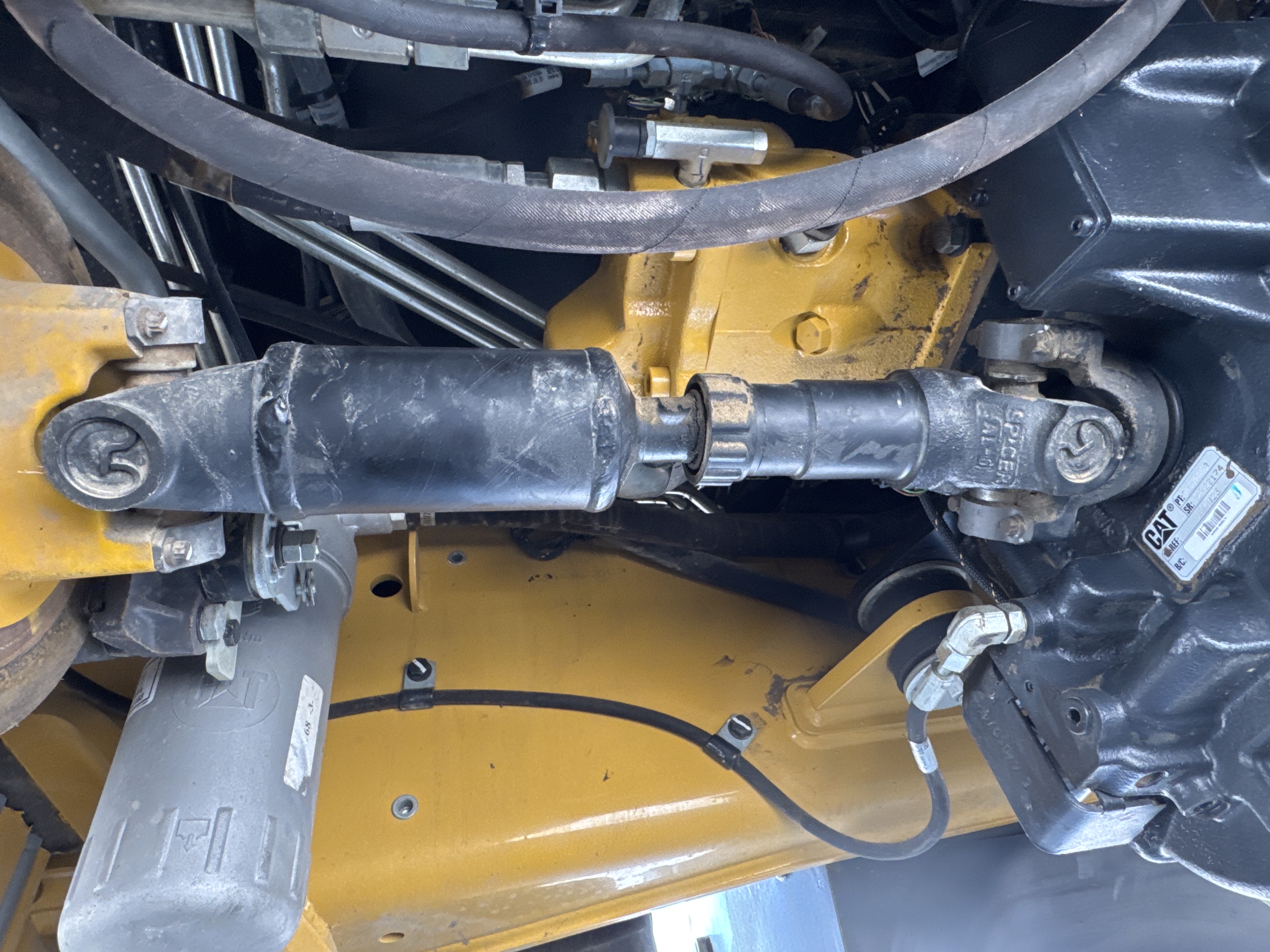 BHL-002- Cat-428-backhoe-loader-inspection-drive-system-propeller-shaft-1