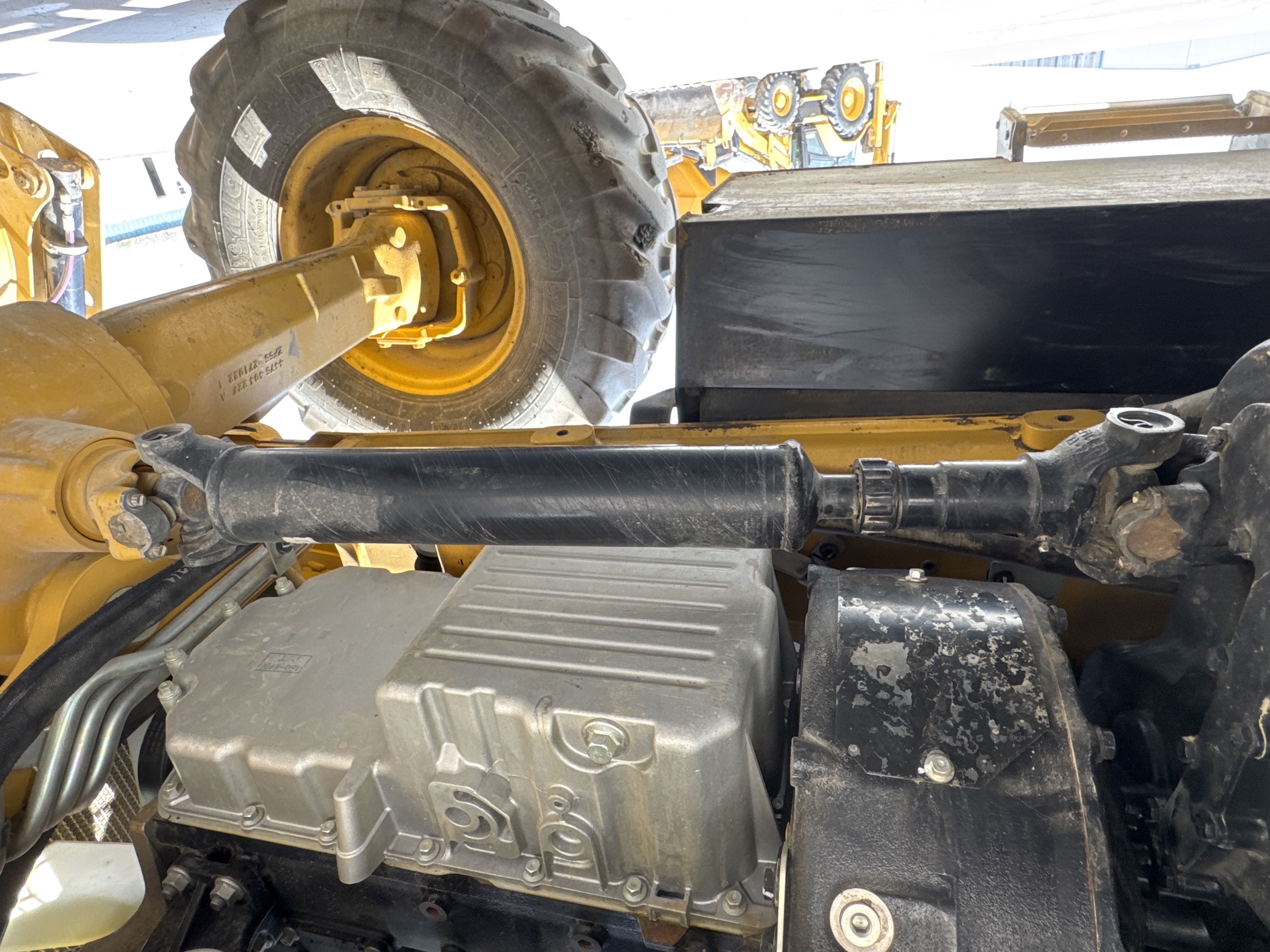 BHL-002- Cat-428-backhoe-loader-inspection-drive-system-propeller-shaft-3