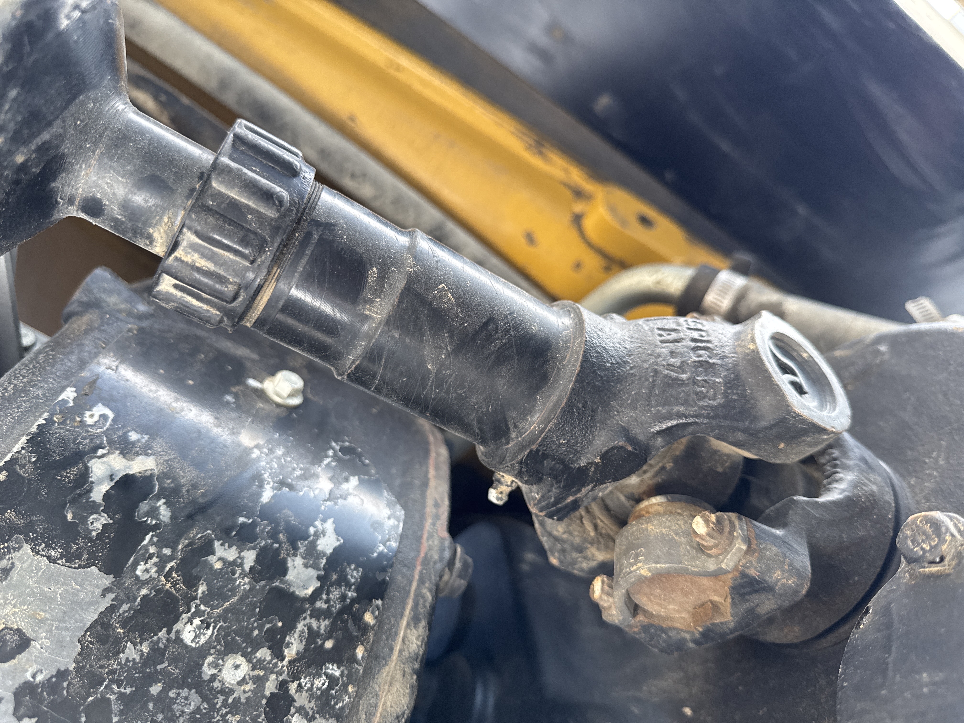 BHL-002- Cat-428-backhoe-loader-inspection-drive-system-propeller-shaft-4