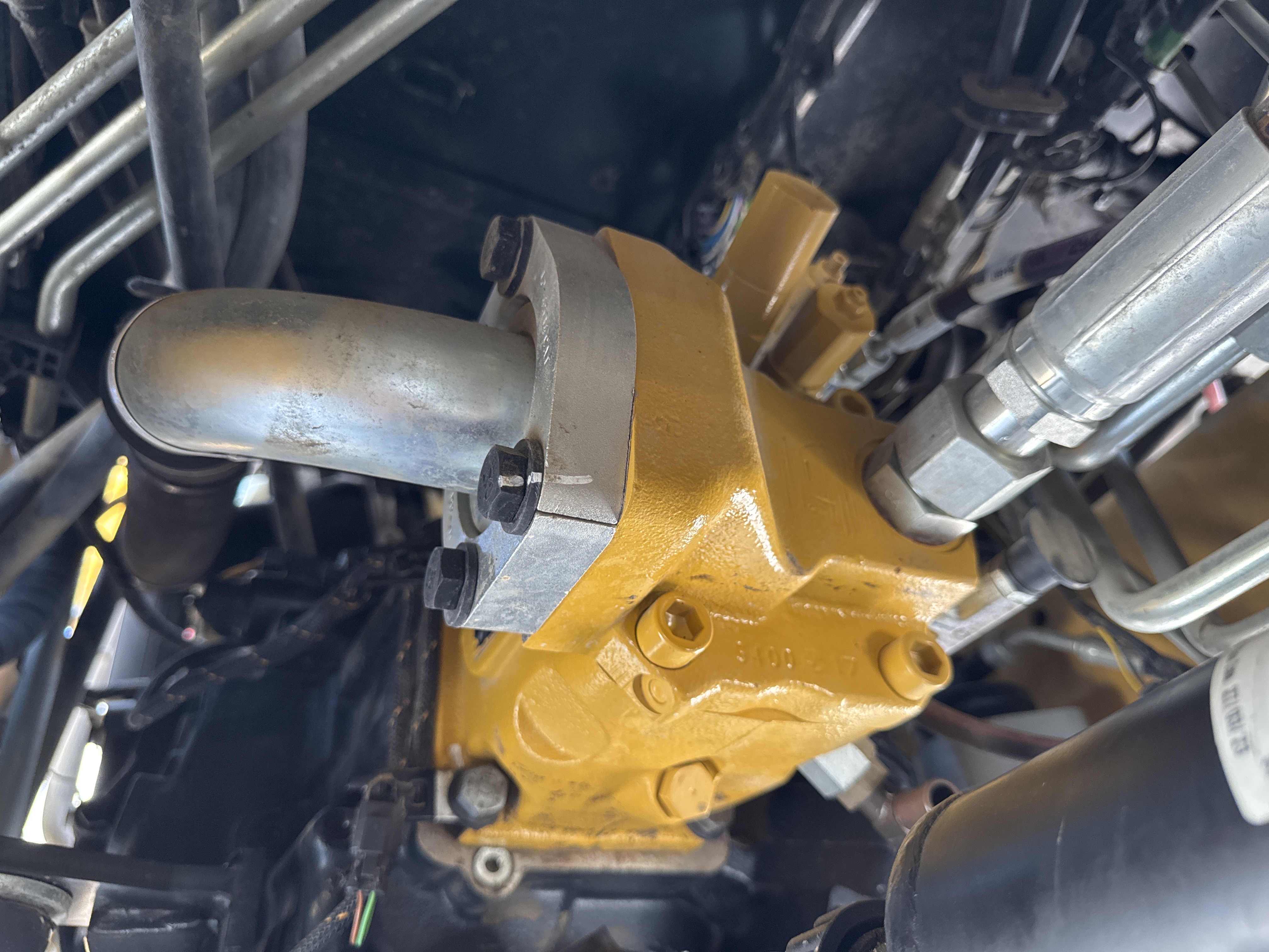 BHL-002- Cat-428-backhoe-loader-inspection-hydraulics-hydraulic-pump-1